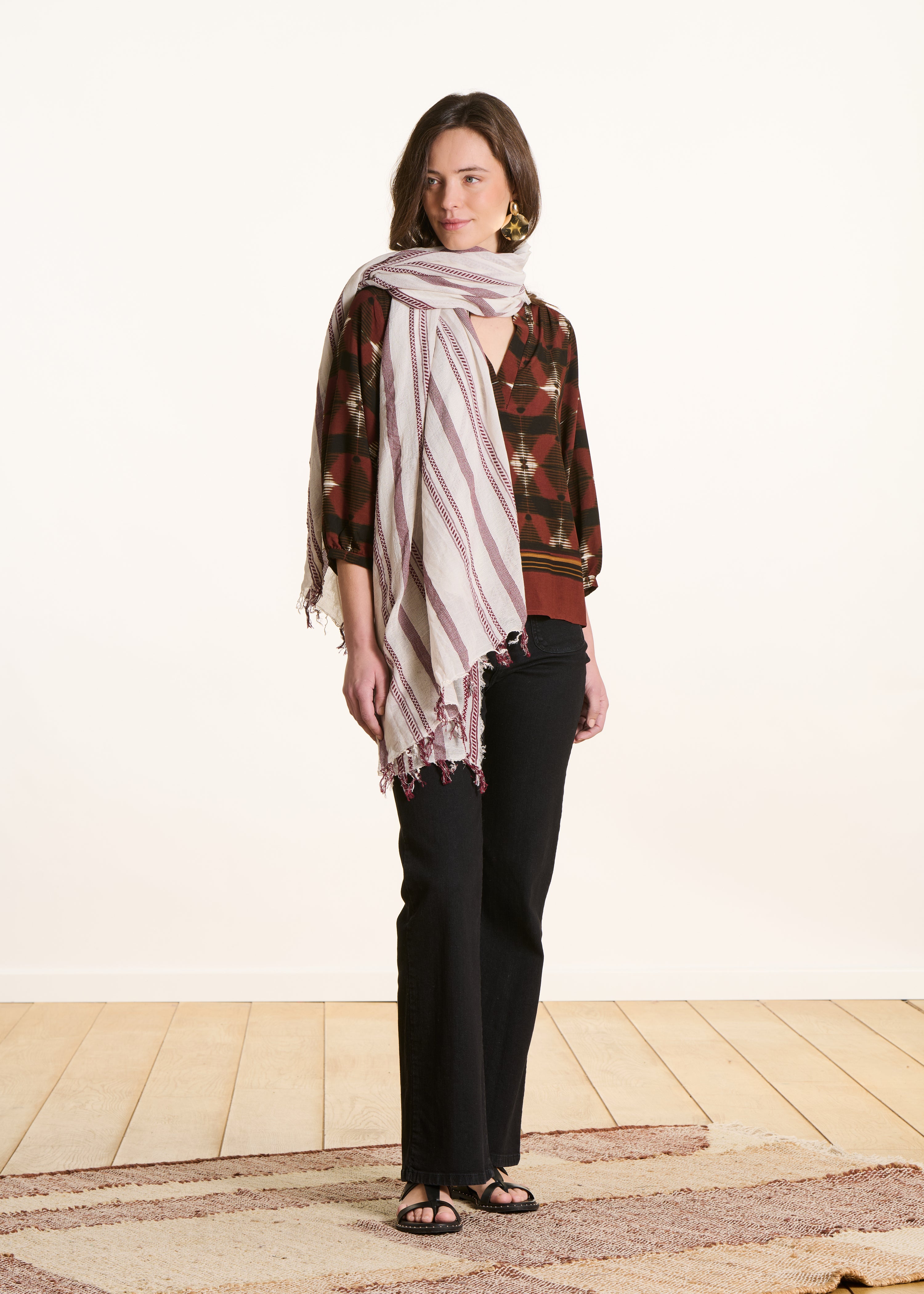 Cotton scarf with burgundy stripes