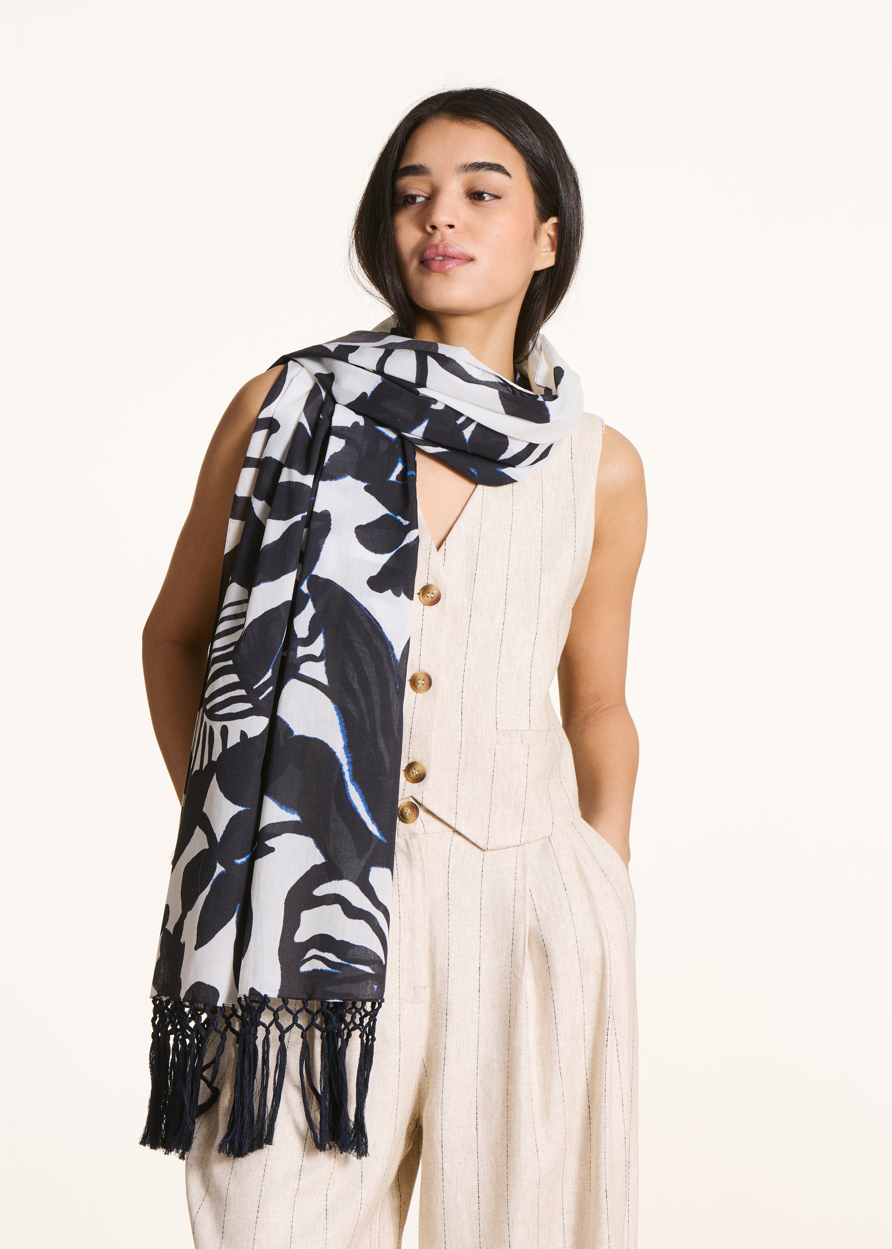Ecru cotton scarf with black floral patterns