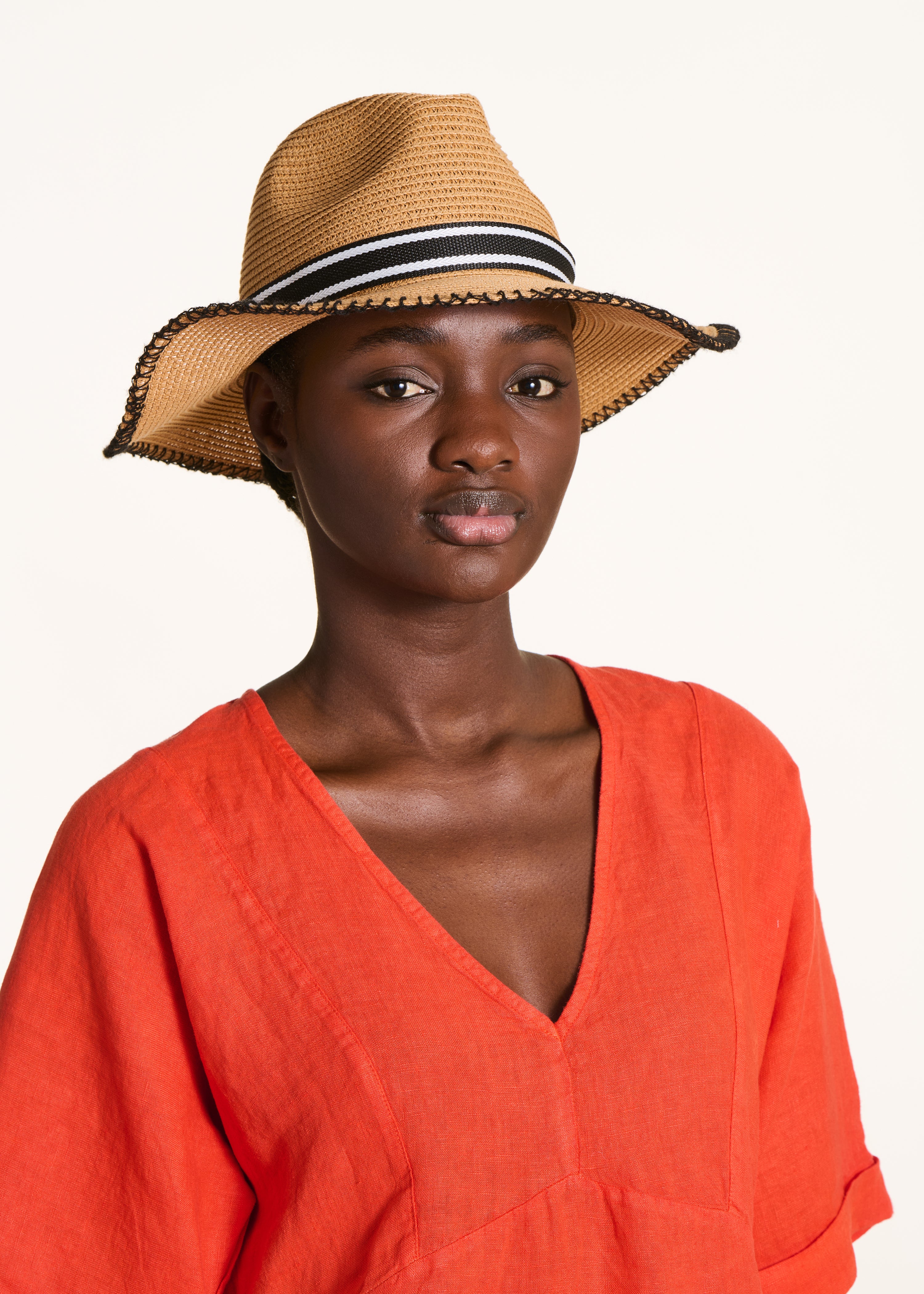 Cappello di paglia con nastro rimovibile