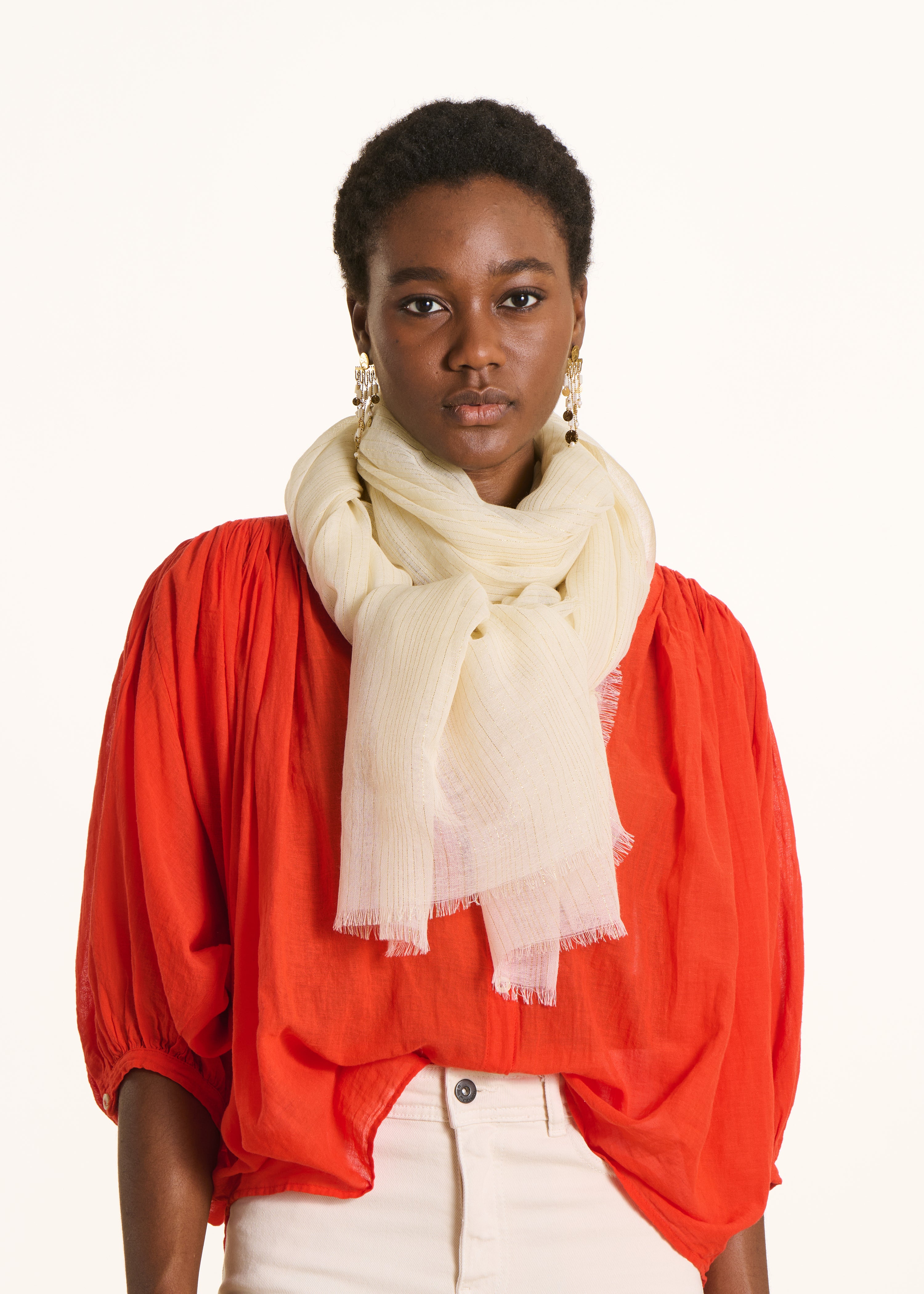 Ecru scarf with fine vertical golden lurex stripes