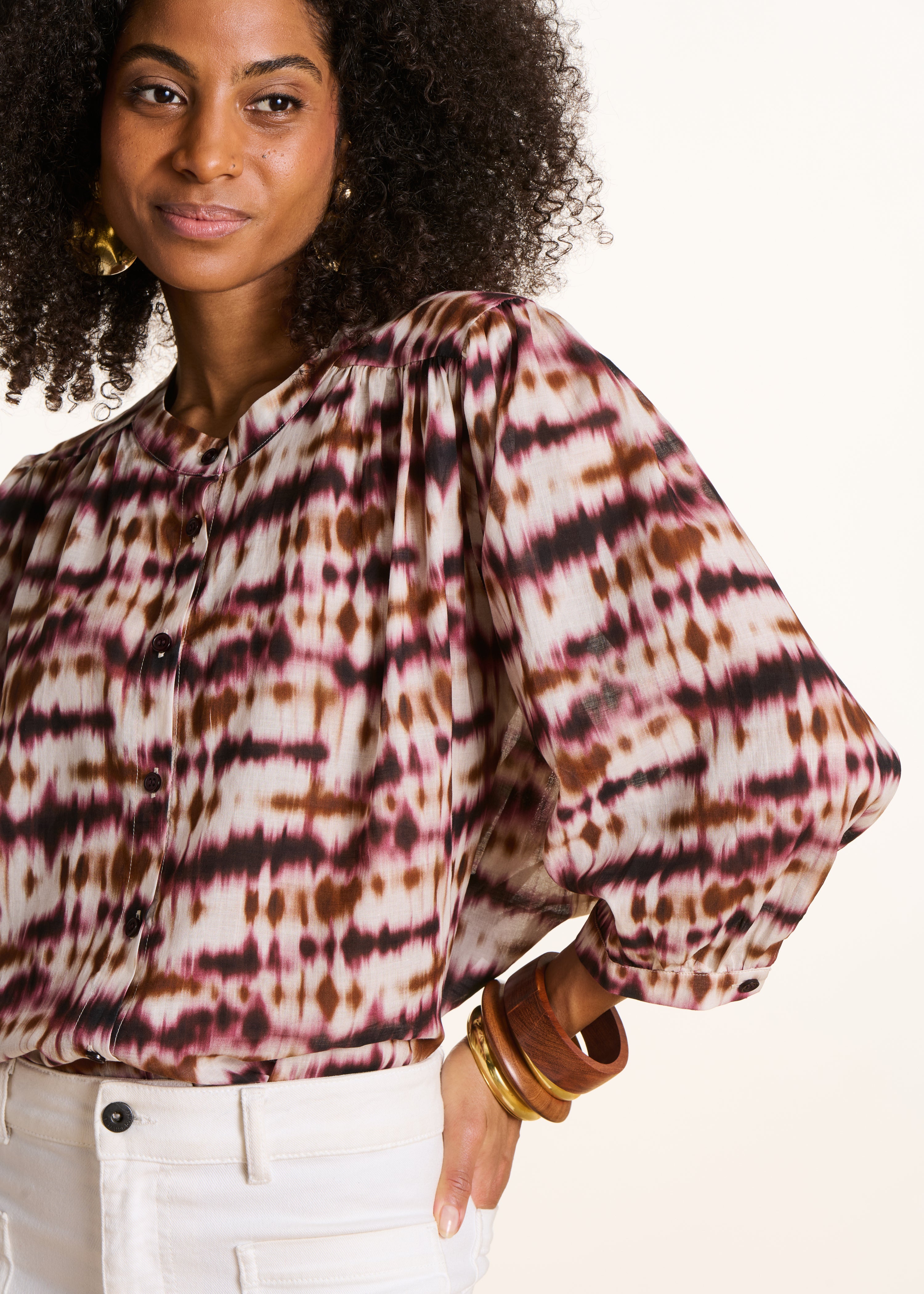Bedruckte Bluse mit Bordeaux-Tie-Dye aus Bio-Baumwolle