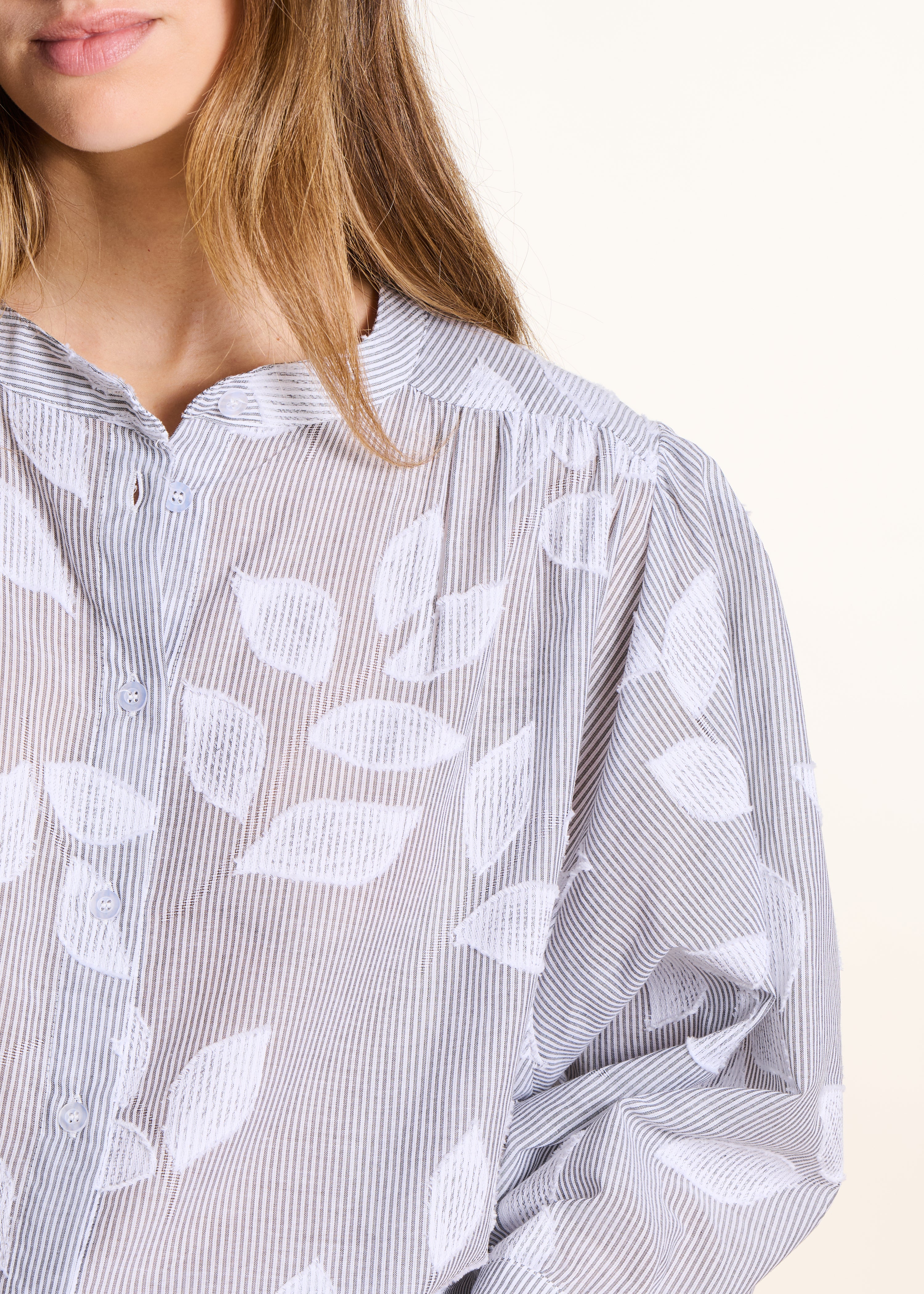 Camicia nera in cotone floreale maniche 3/4