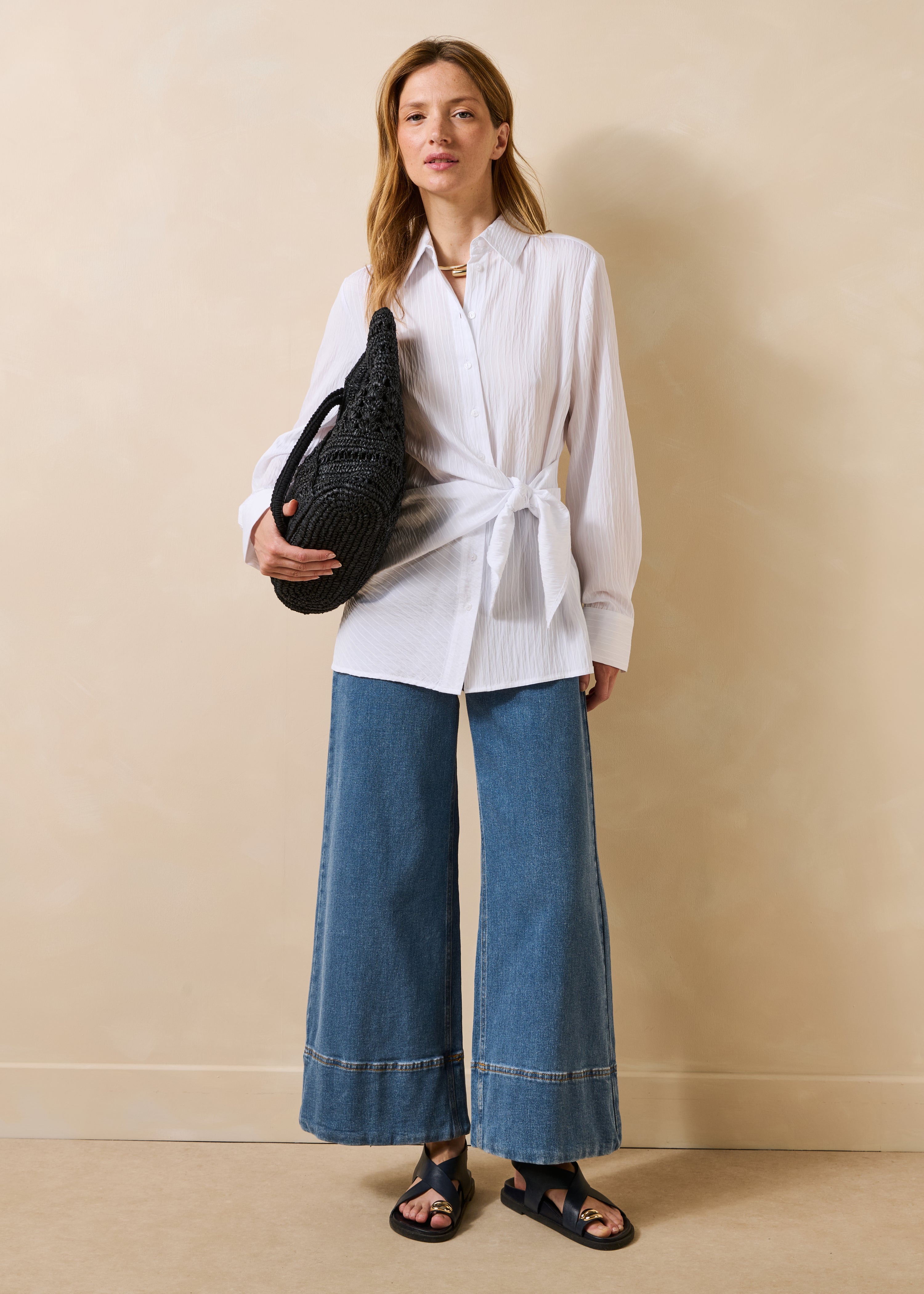 Chemise blanche avec pan à nouer