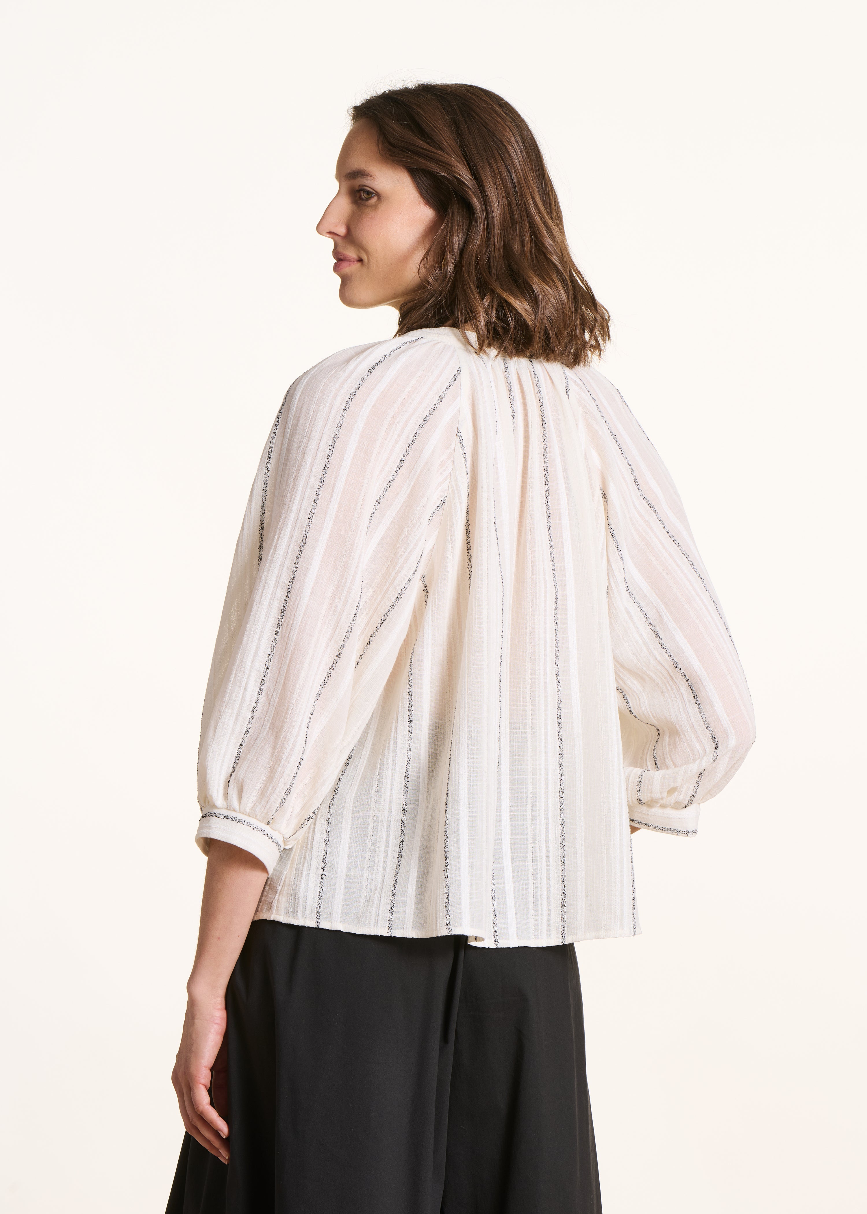 Camisa amplia écrue con rayas