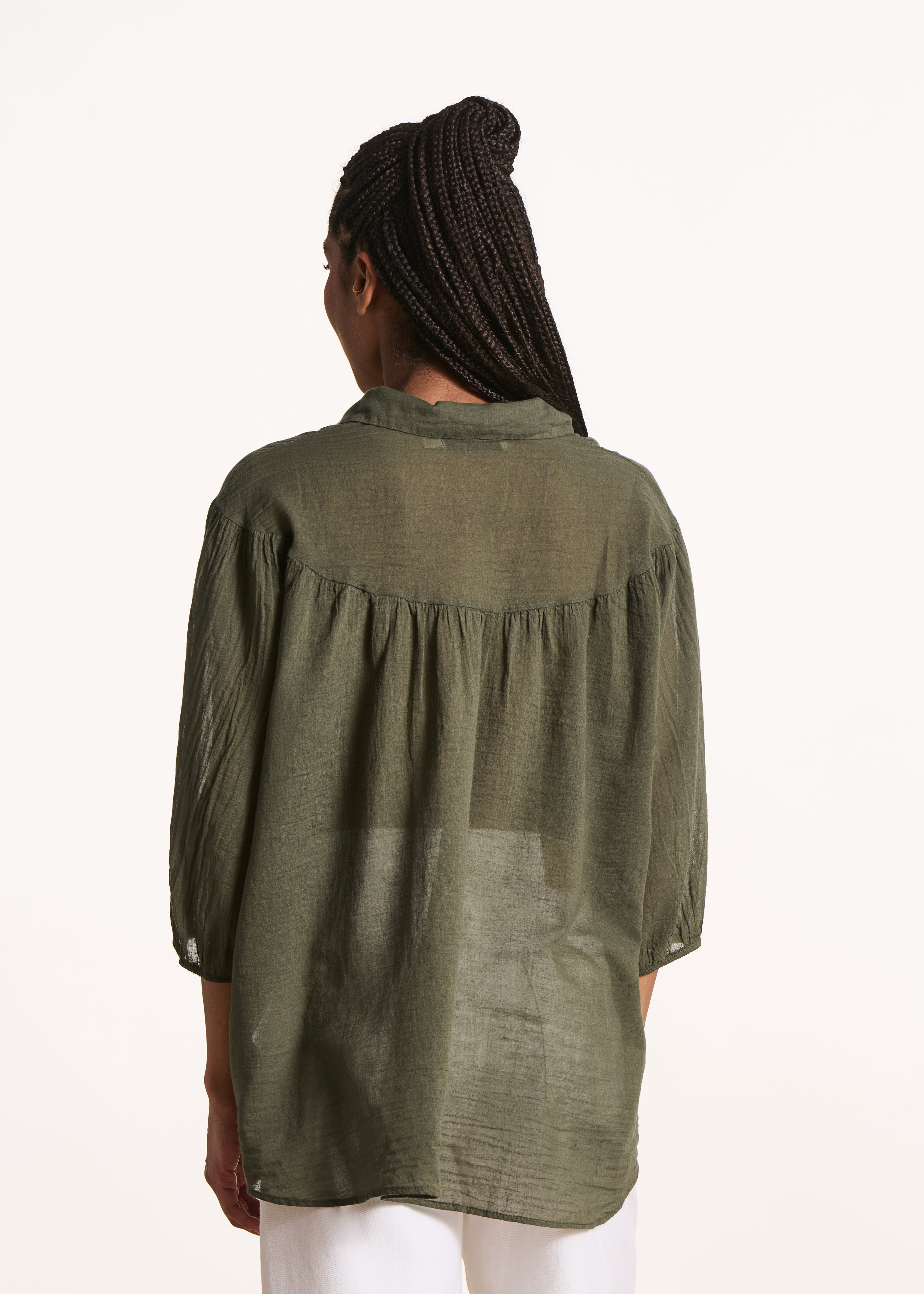 Oversize-Hemd aus khakifarbenem Baumwoll-Voile
