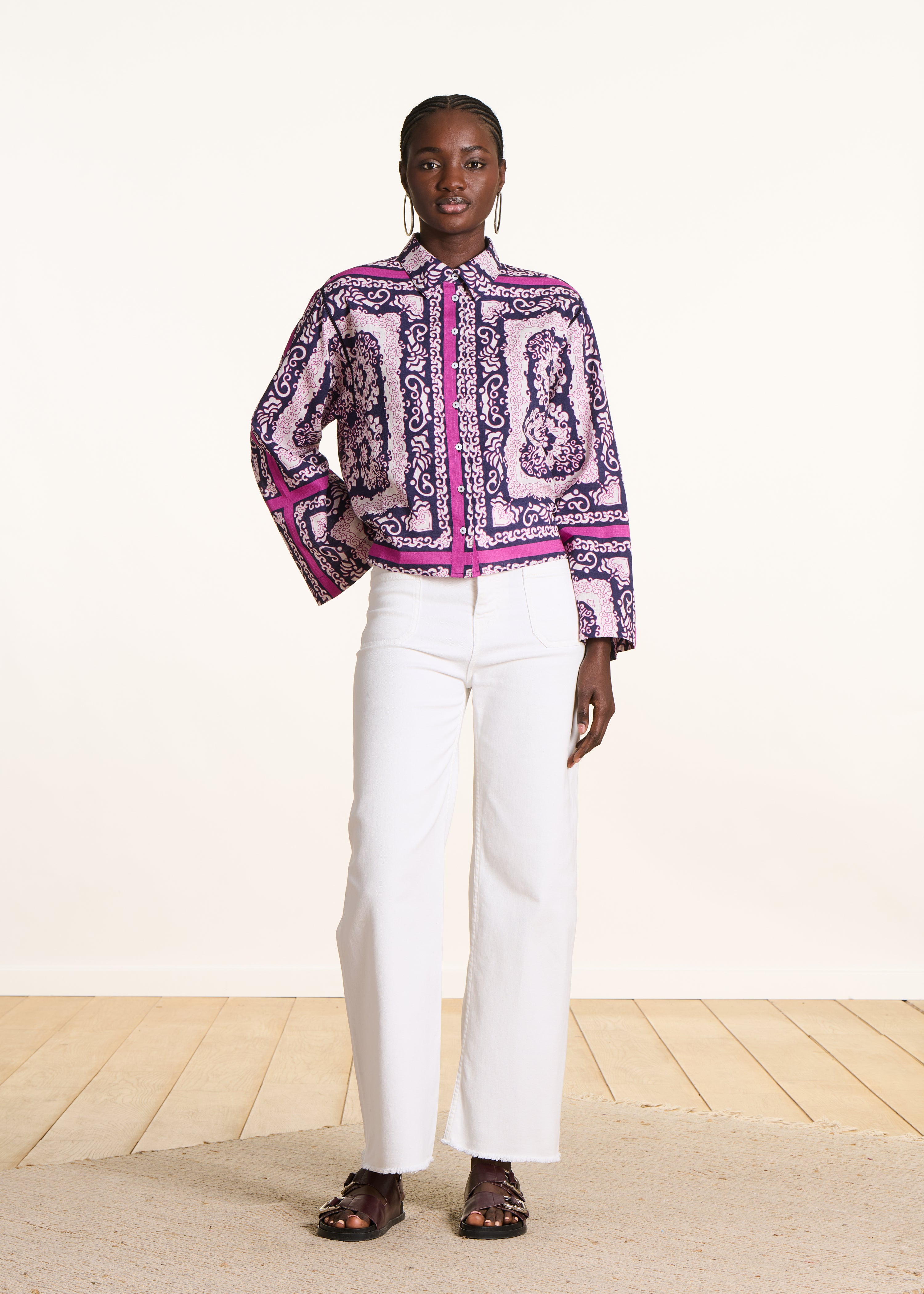 Camicia ampia viola e rosa con stampa foulard