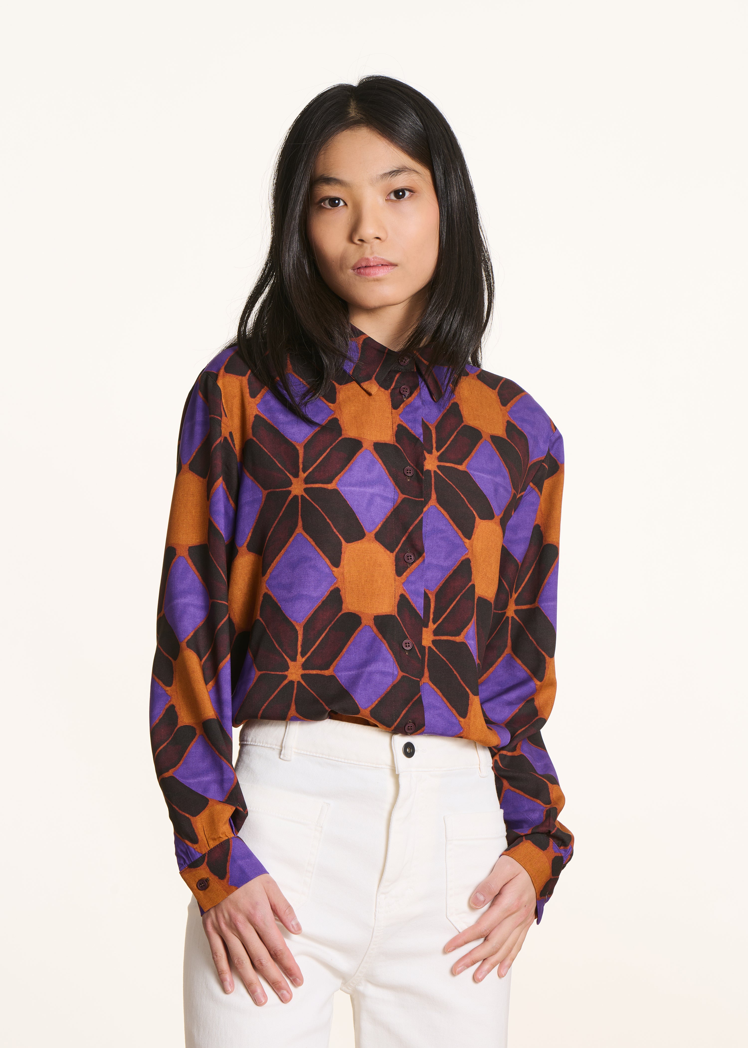 Loose shirt with orange and purple print