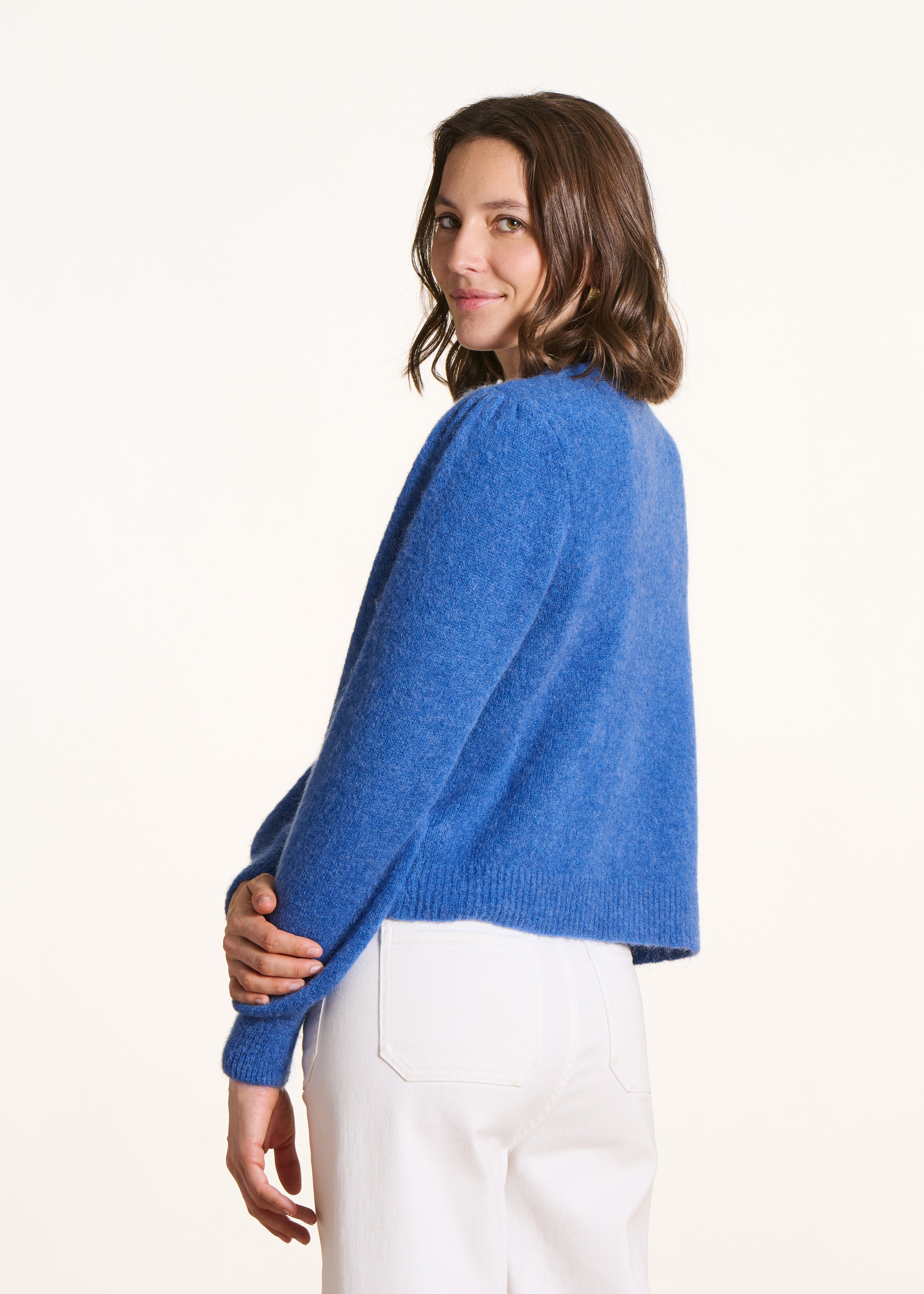 Gilet blu dritto e corto con collo tondo