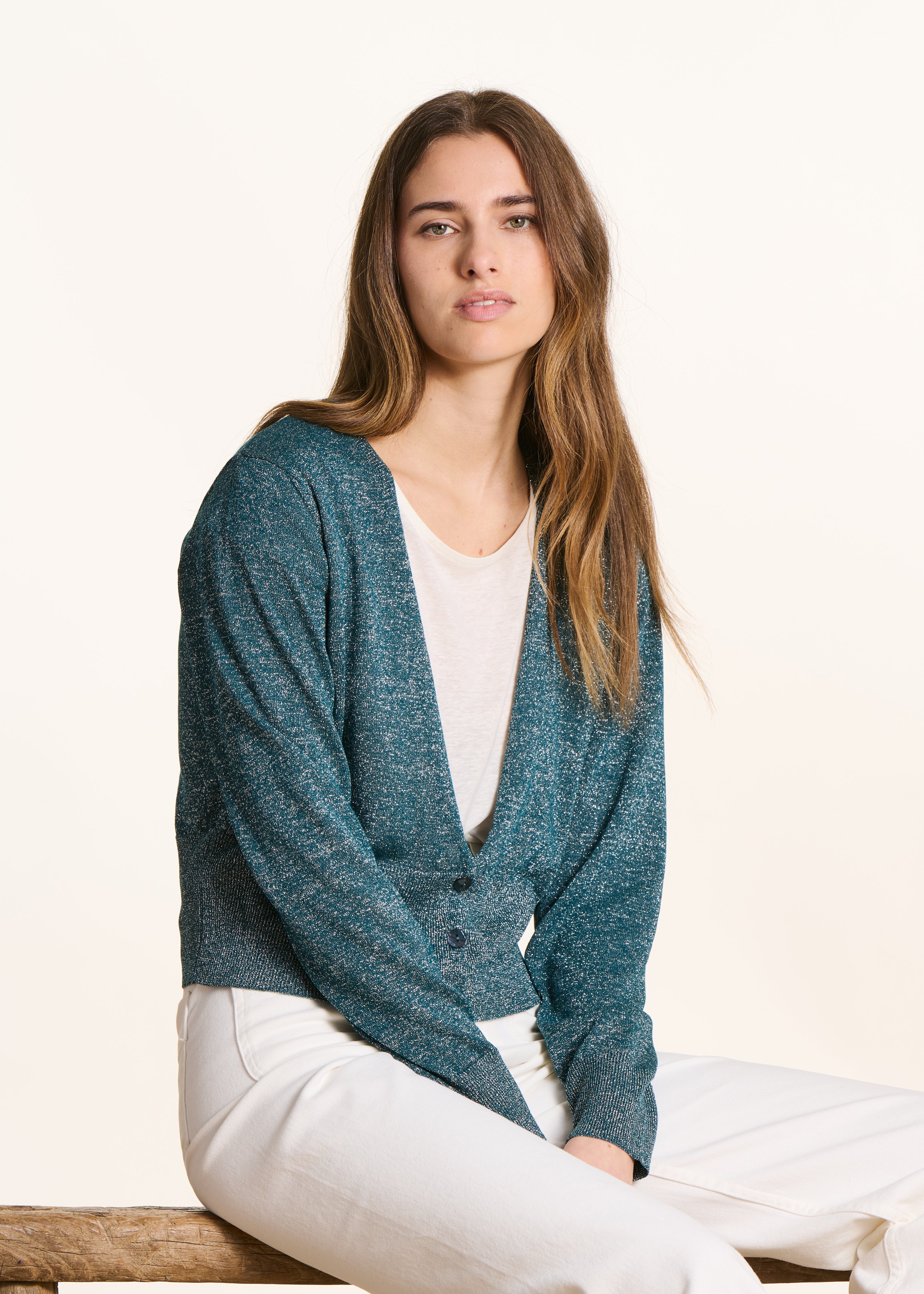 Fitted vest in fine shimmering petrol blue knit