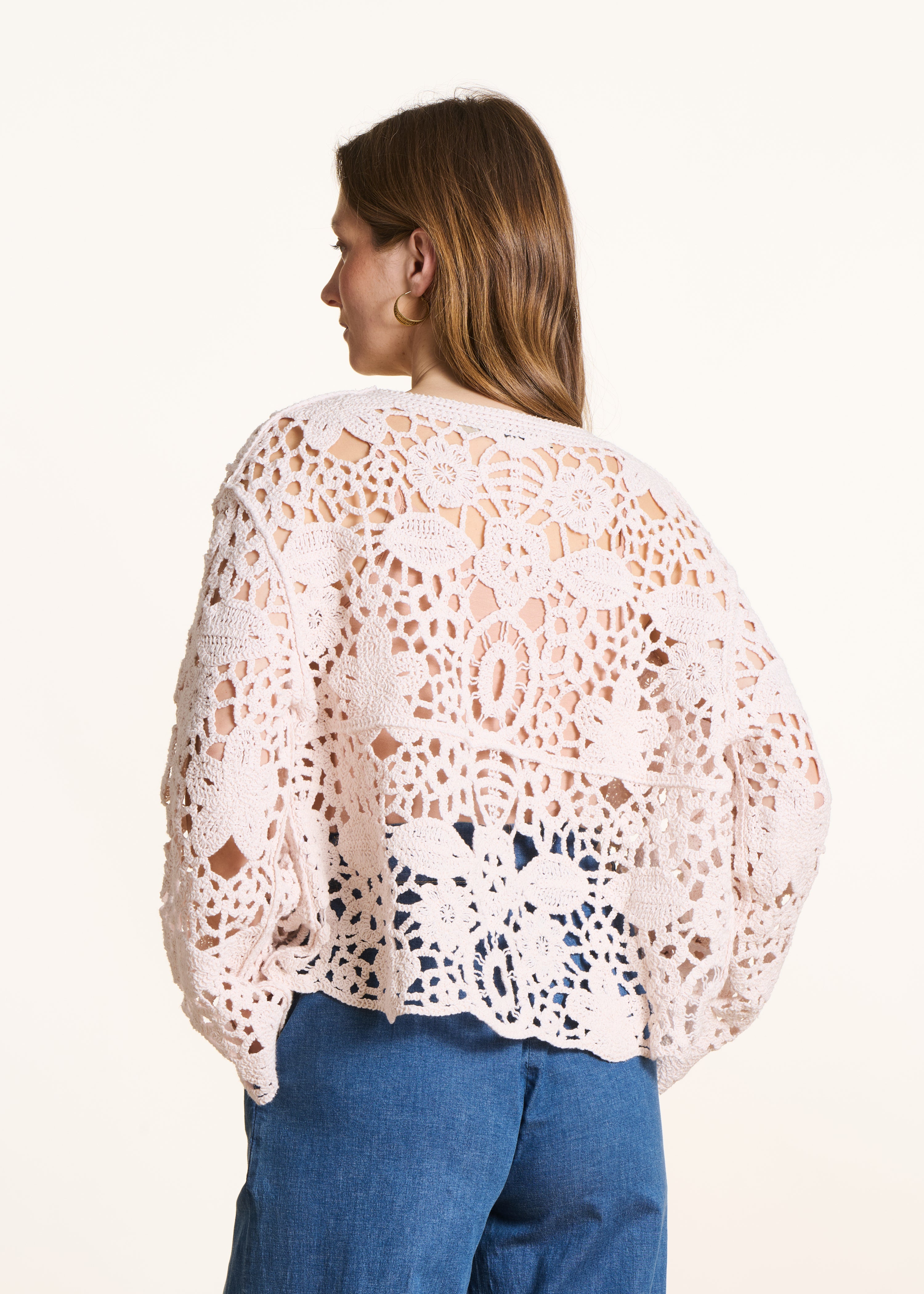 Open short vest in ecru crochet knit
