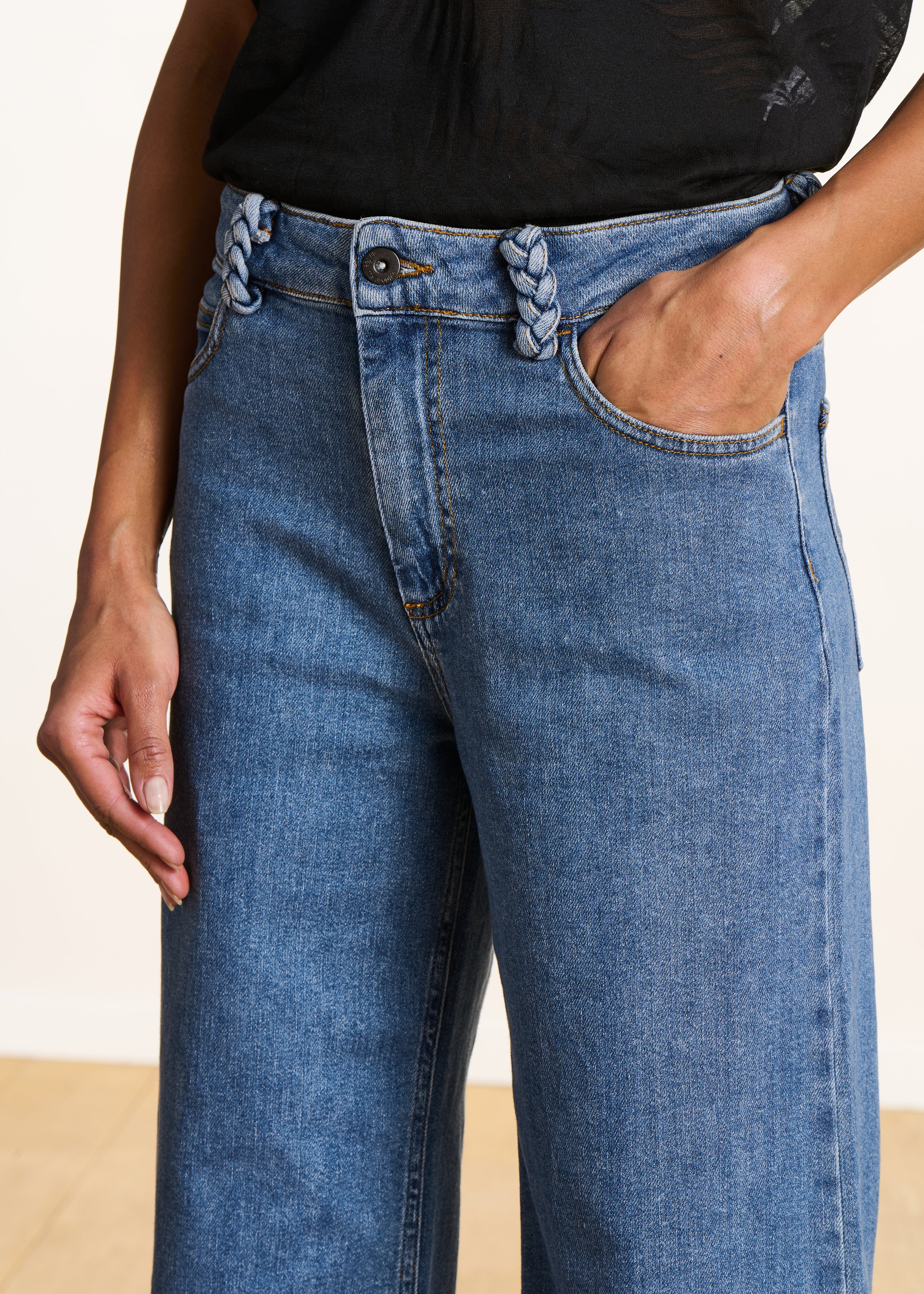 Jean large bleu délavé en coton biologique