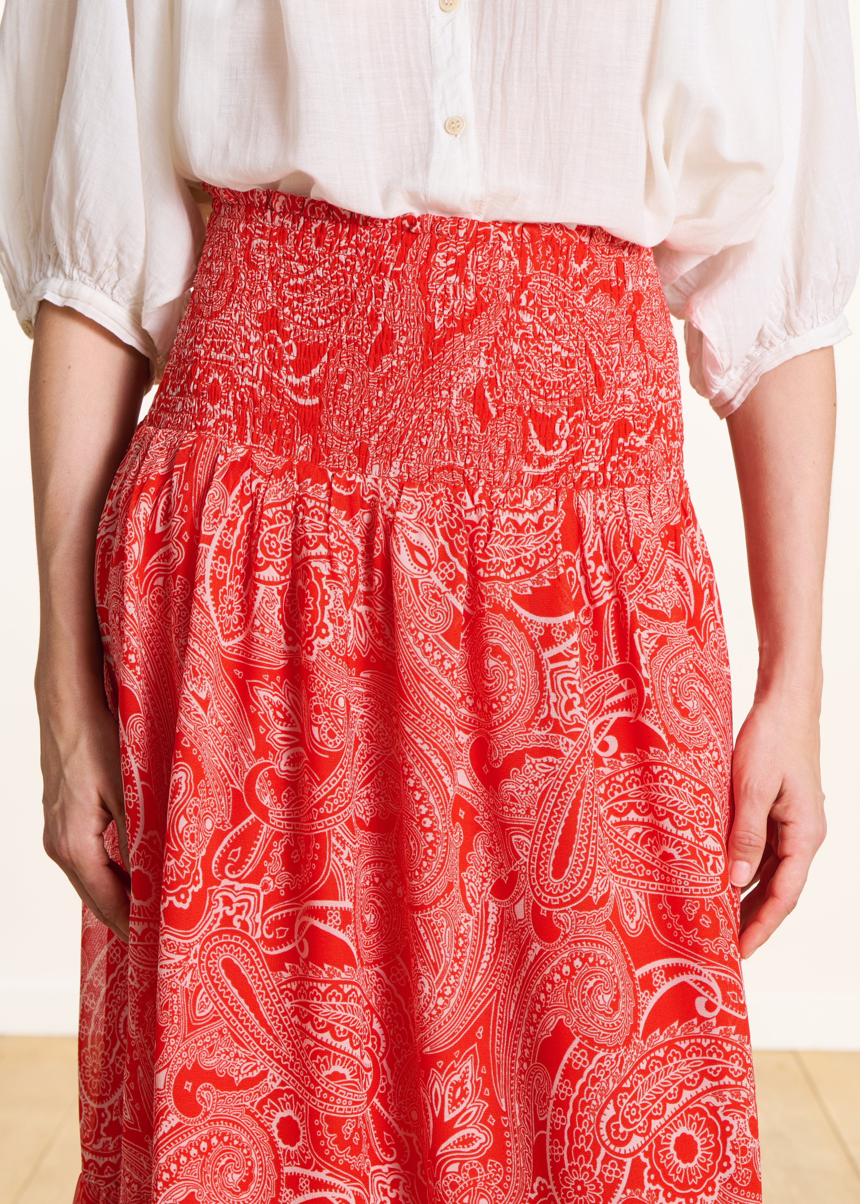 Falda larga de voile naranja con estampado y frunces