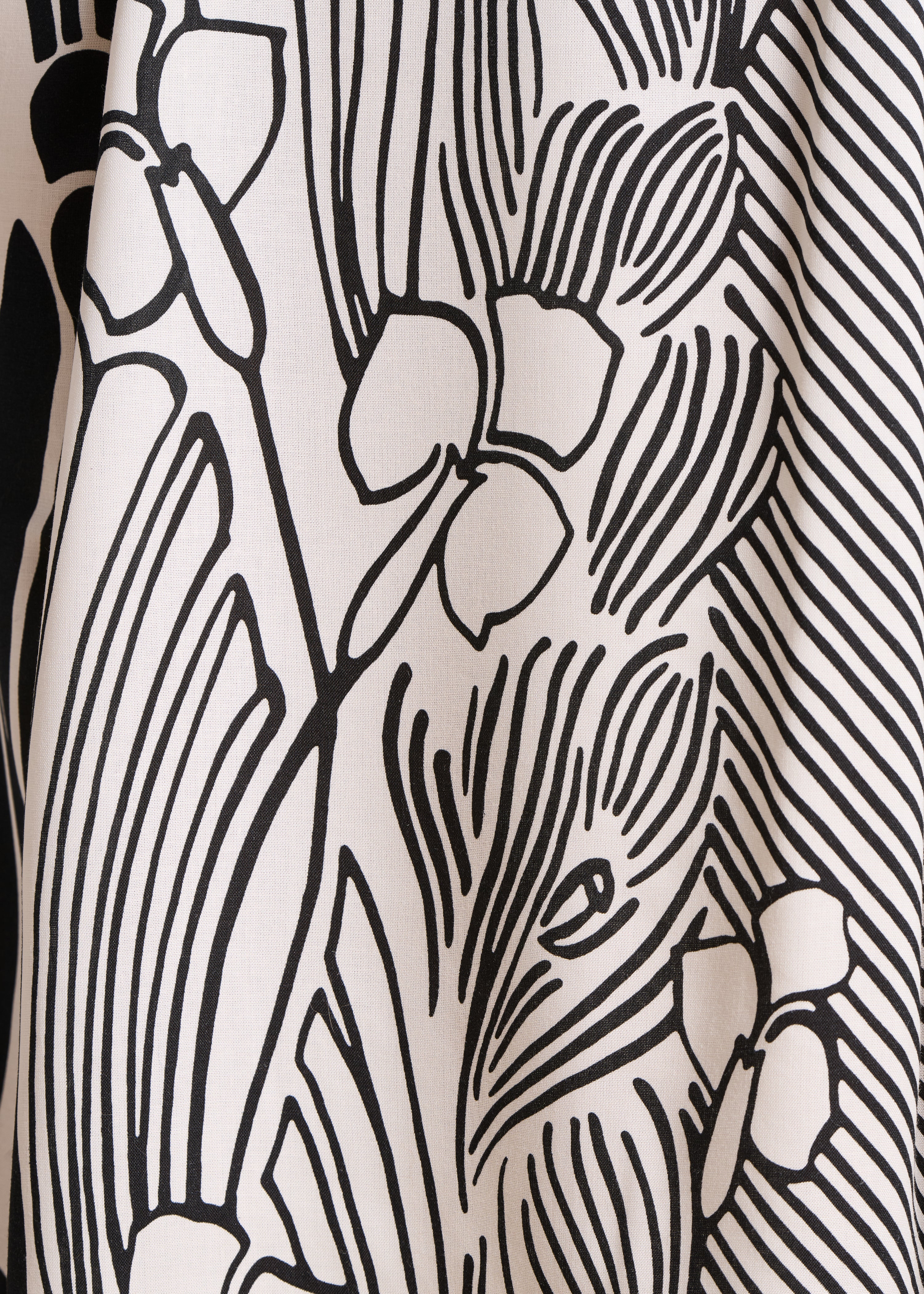 Middenlange rok met zwart-witte bloemenprint