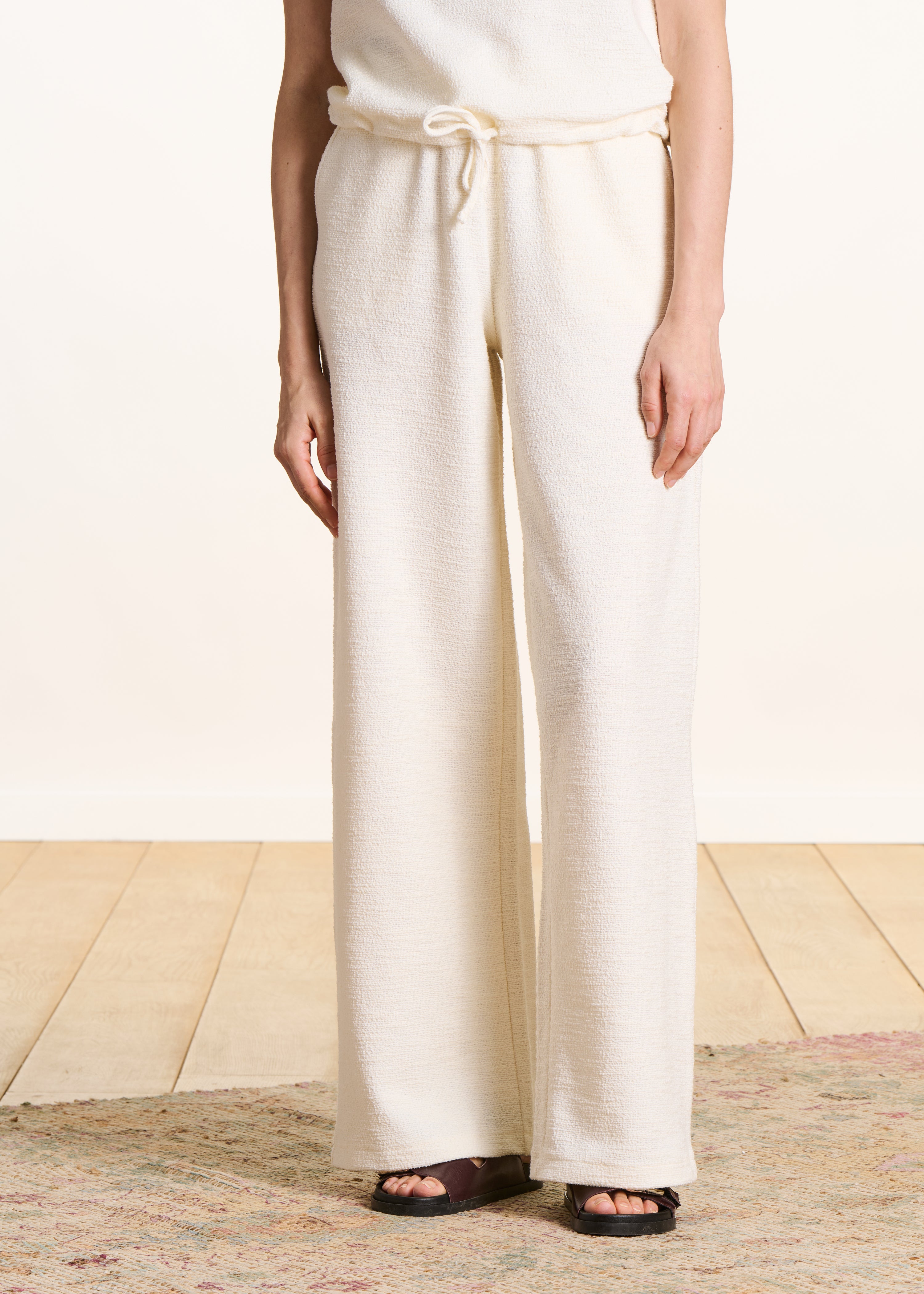 Pantalone largo écru elasticizzato in jersey