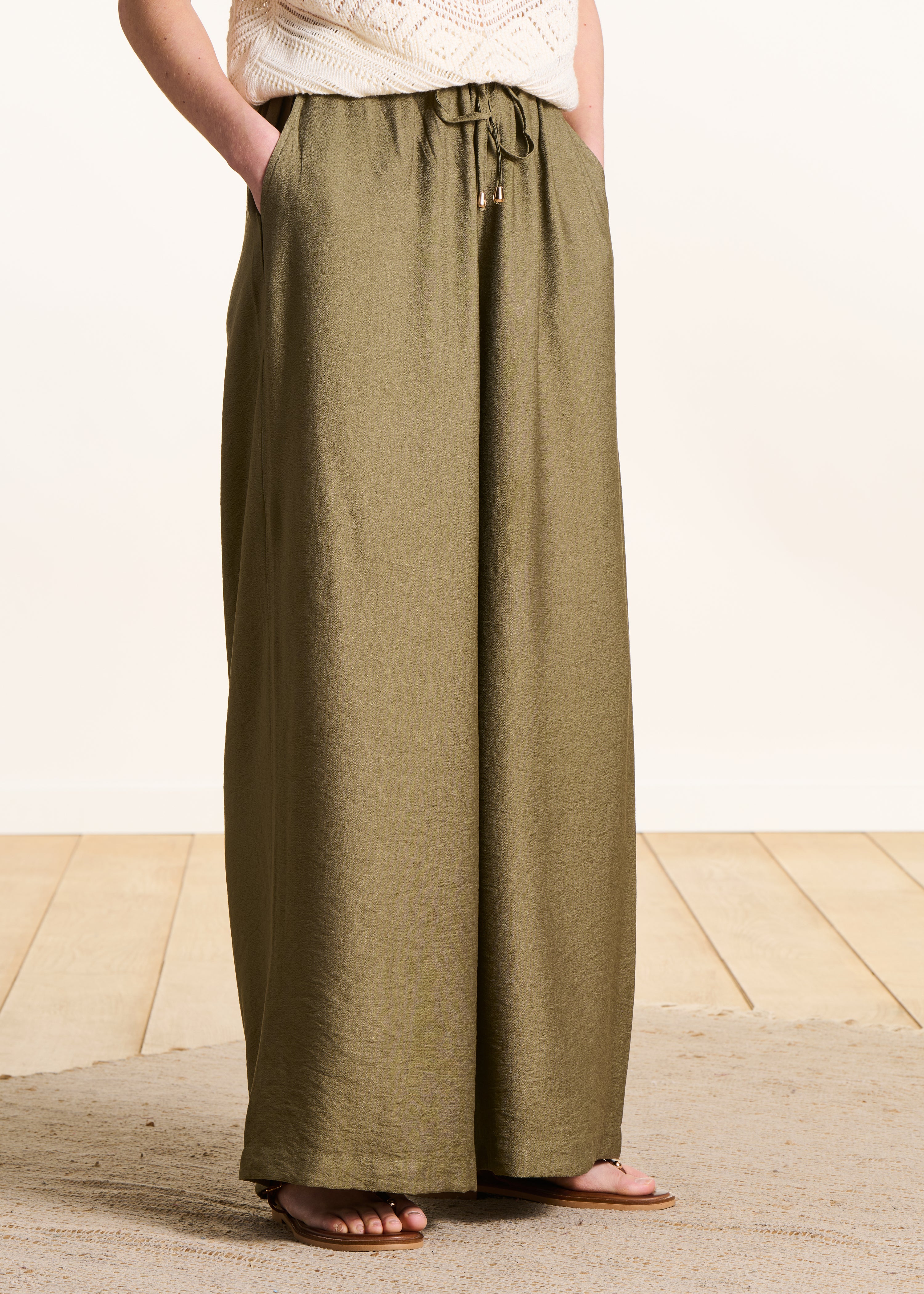 Pantaloni larghi kaki con vita elasticizzata
