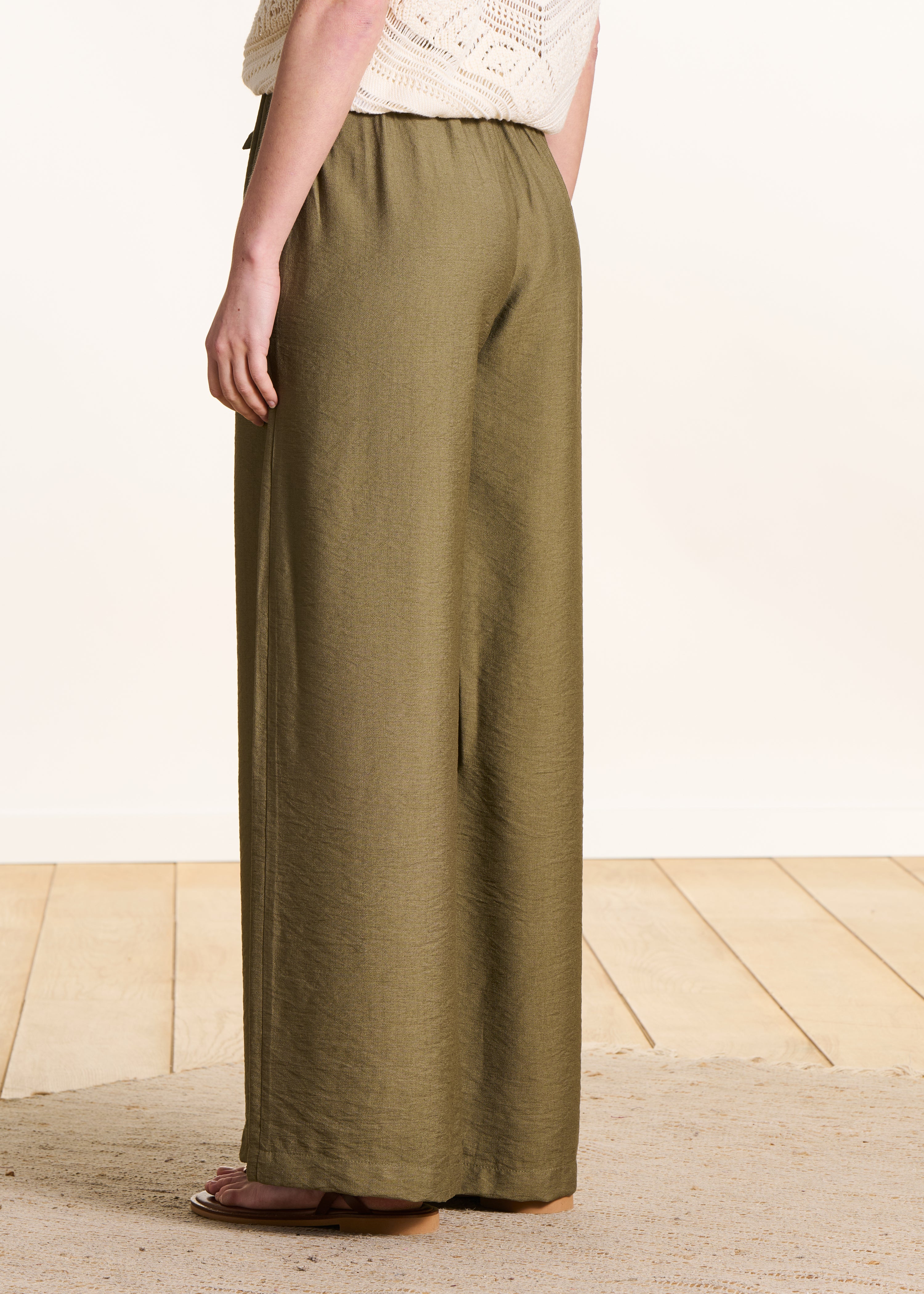 Pantaloni larghi kaki con vita elasticizzata