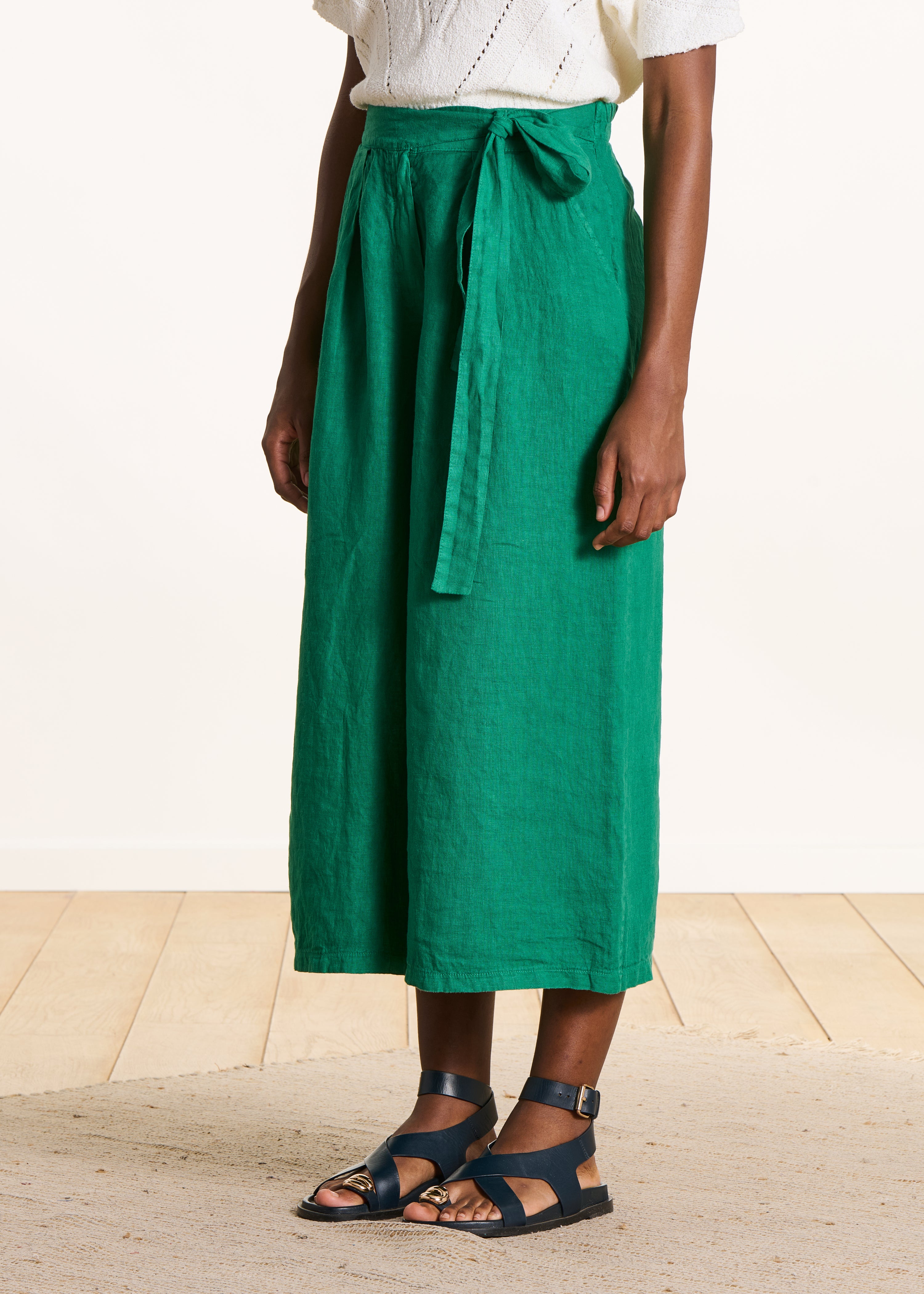 Wide cropped linen pants in green