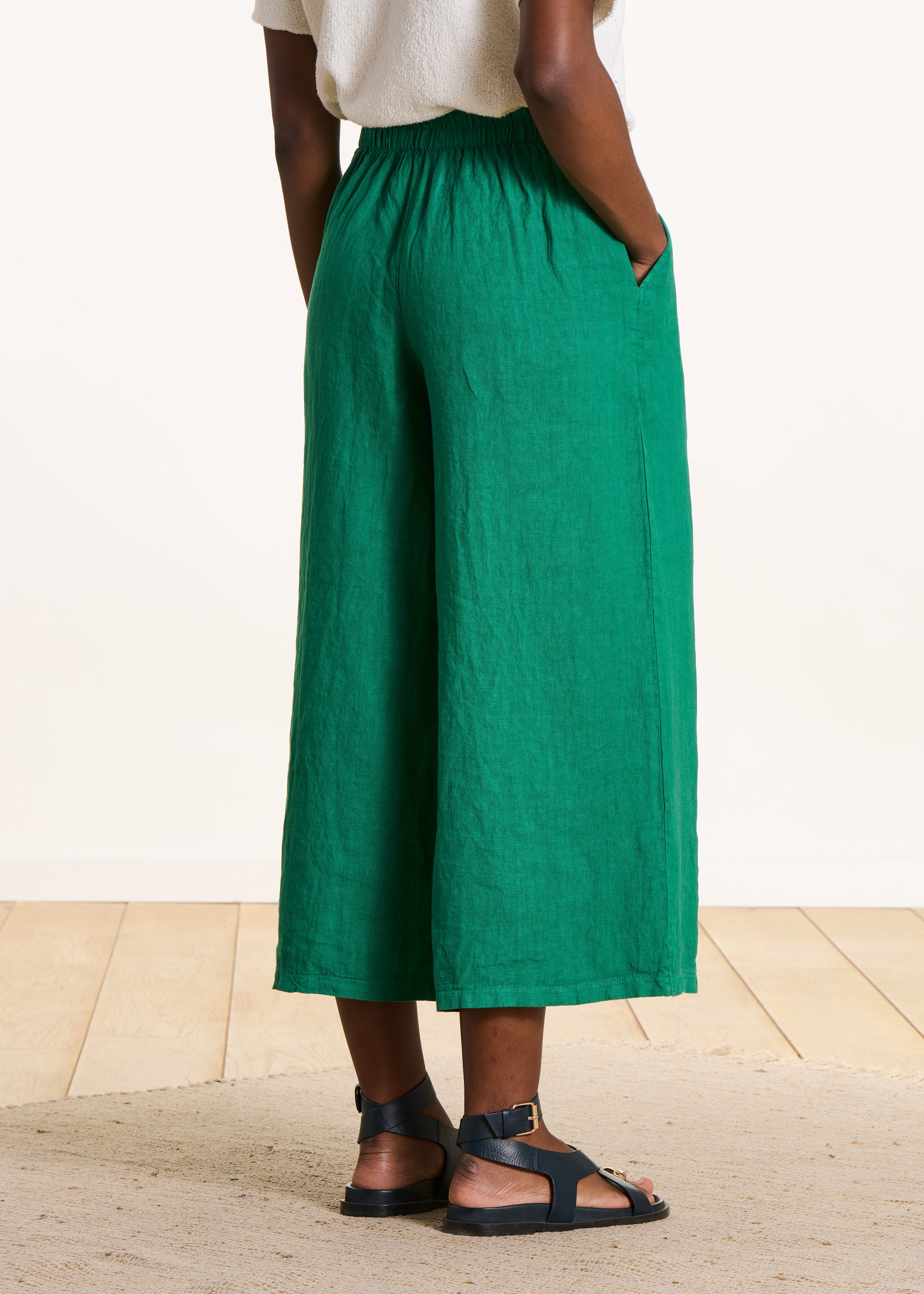 Wide cropped linen pants in green