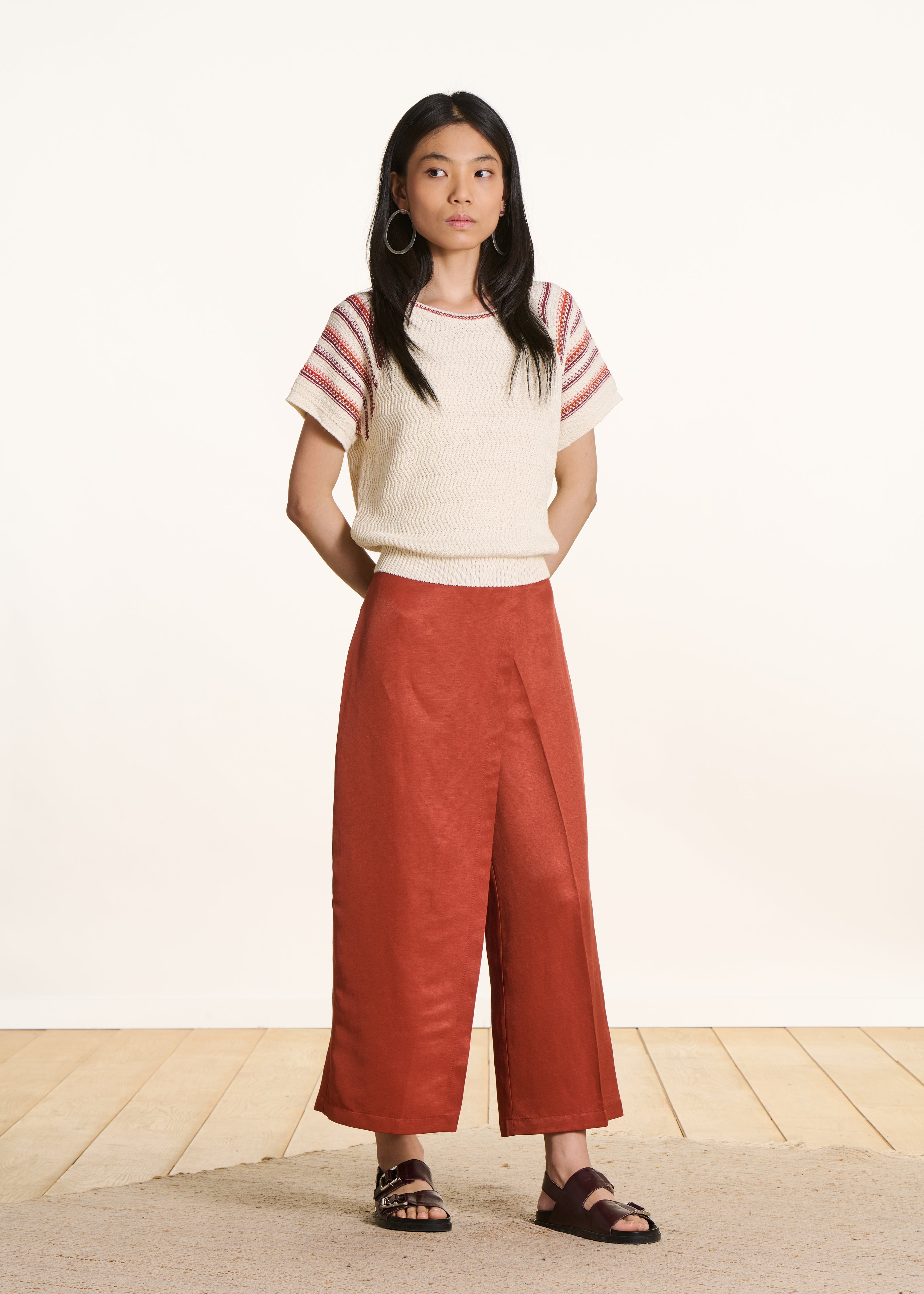 Pantalón de talle alto 7/8 ladrillo con abertura