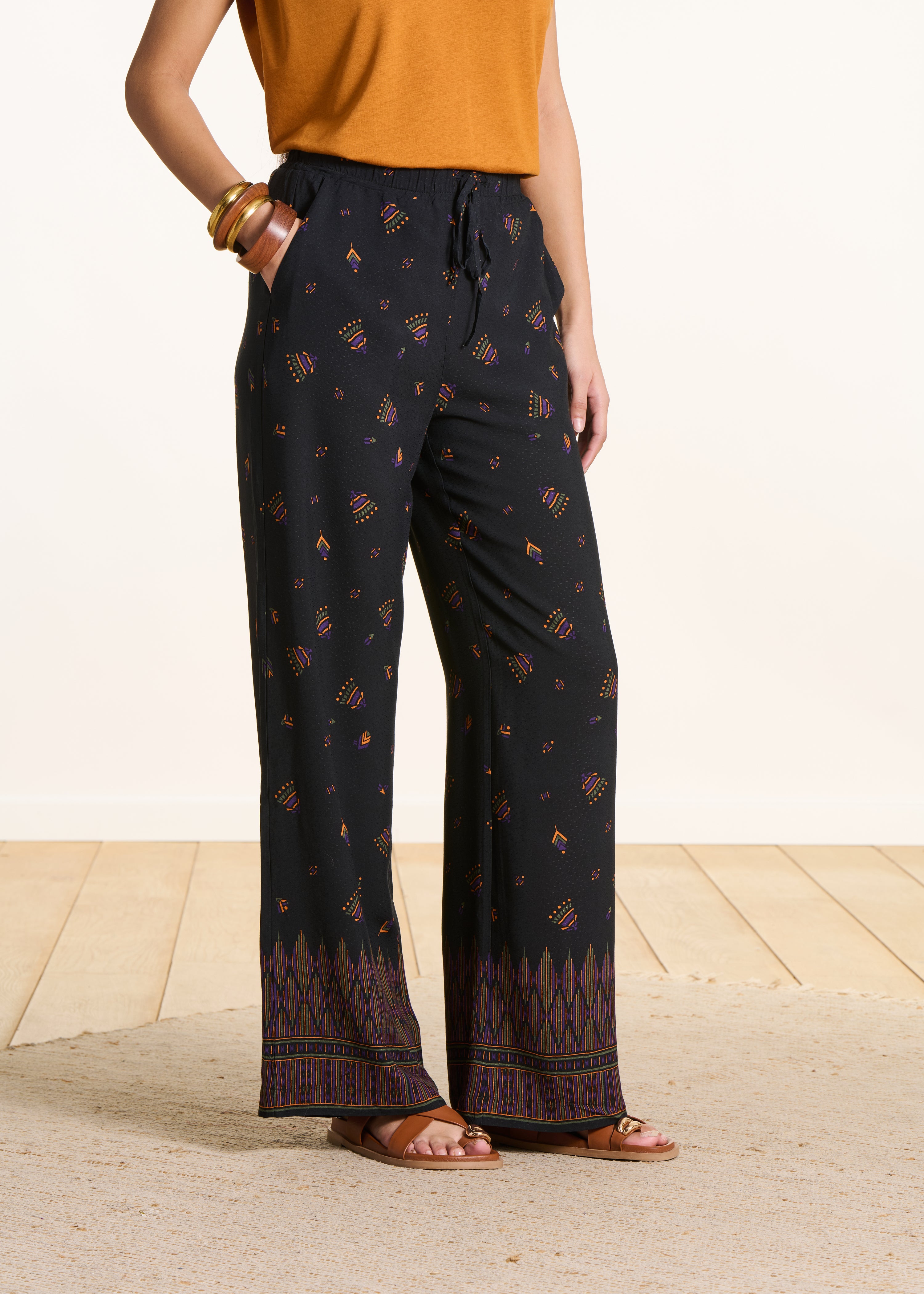 Pantalone largo nero con stampa