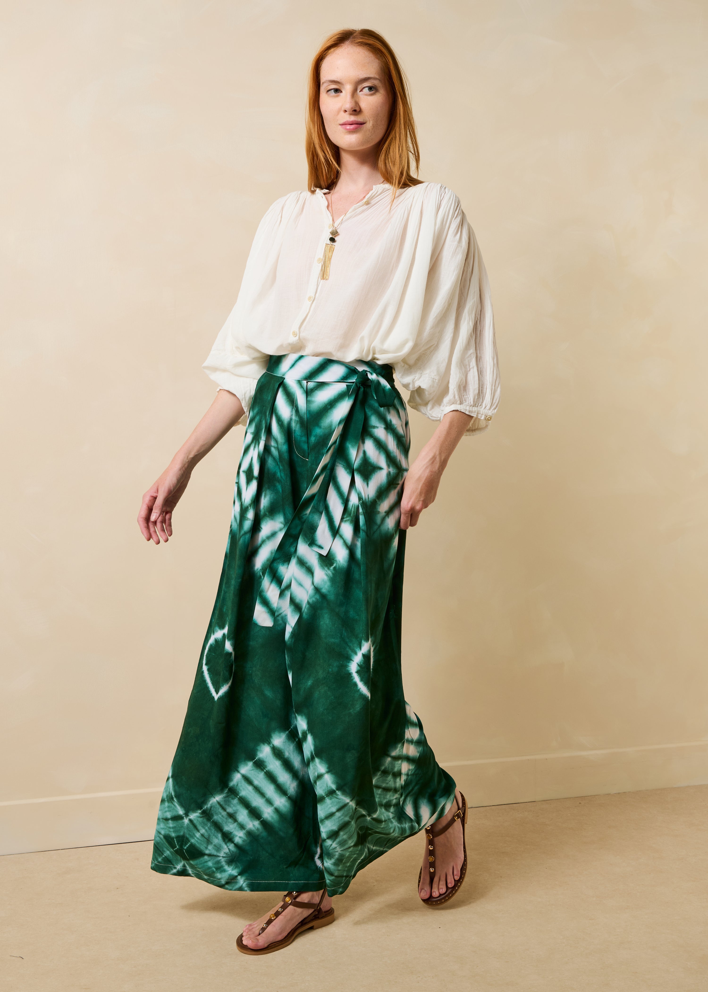 Pantalon large vert à imprimé ceinturé