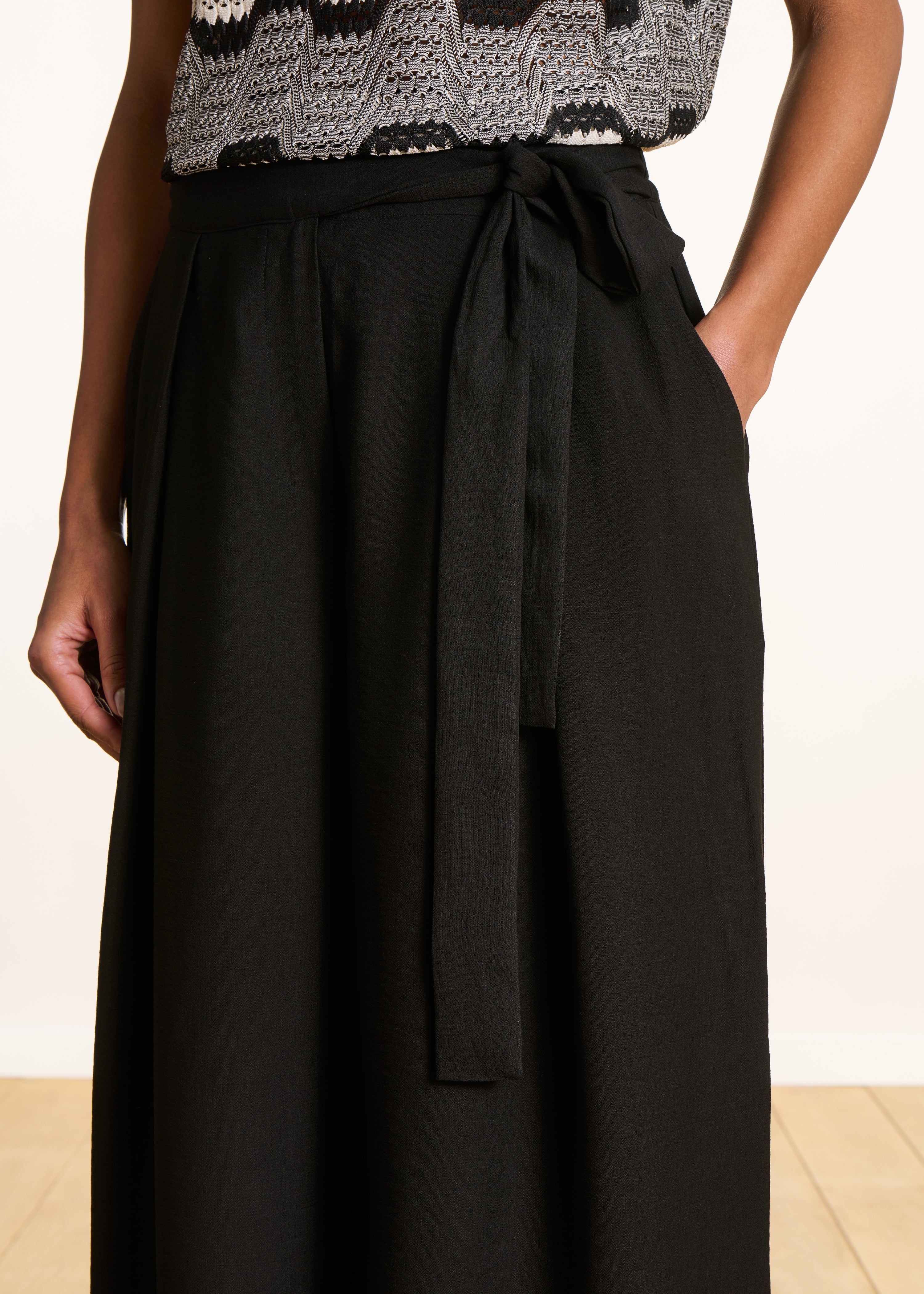 Pantalon large noir en jacquard