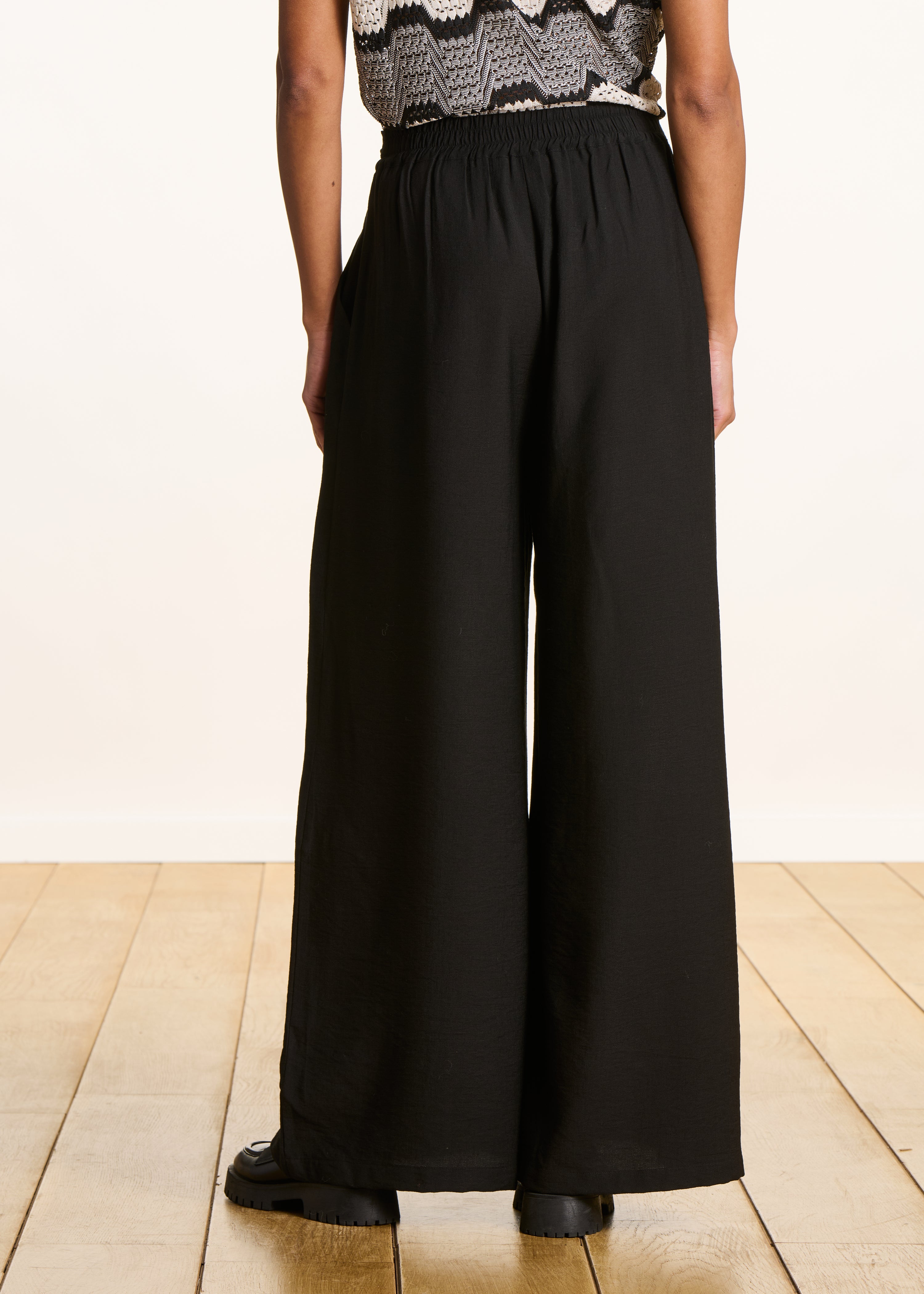 Pantalon large noir en jacquard