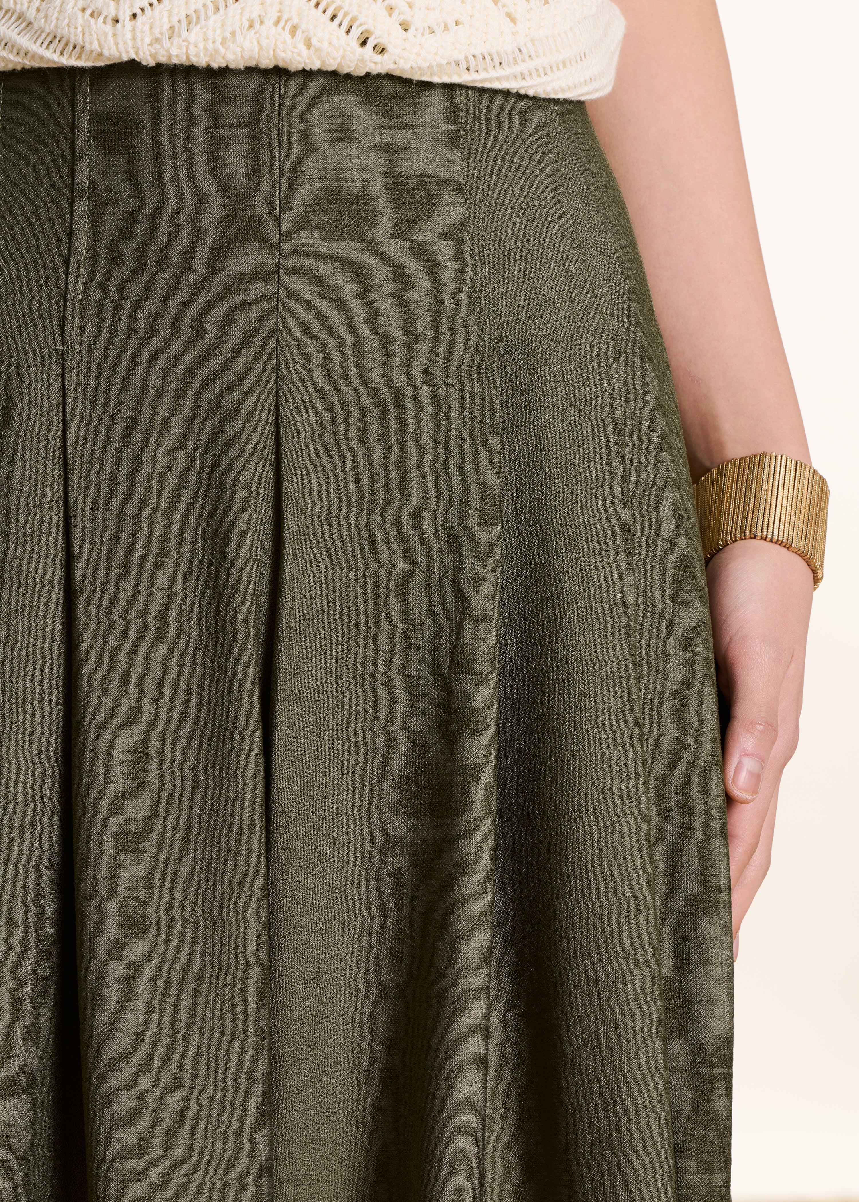 Long high-waisted elasticated khaki trousers