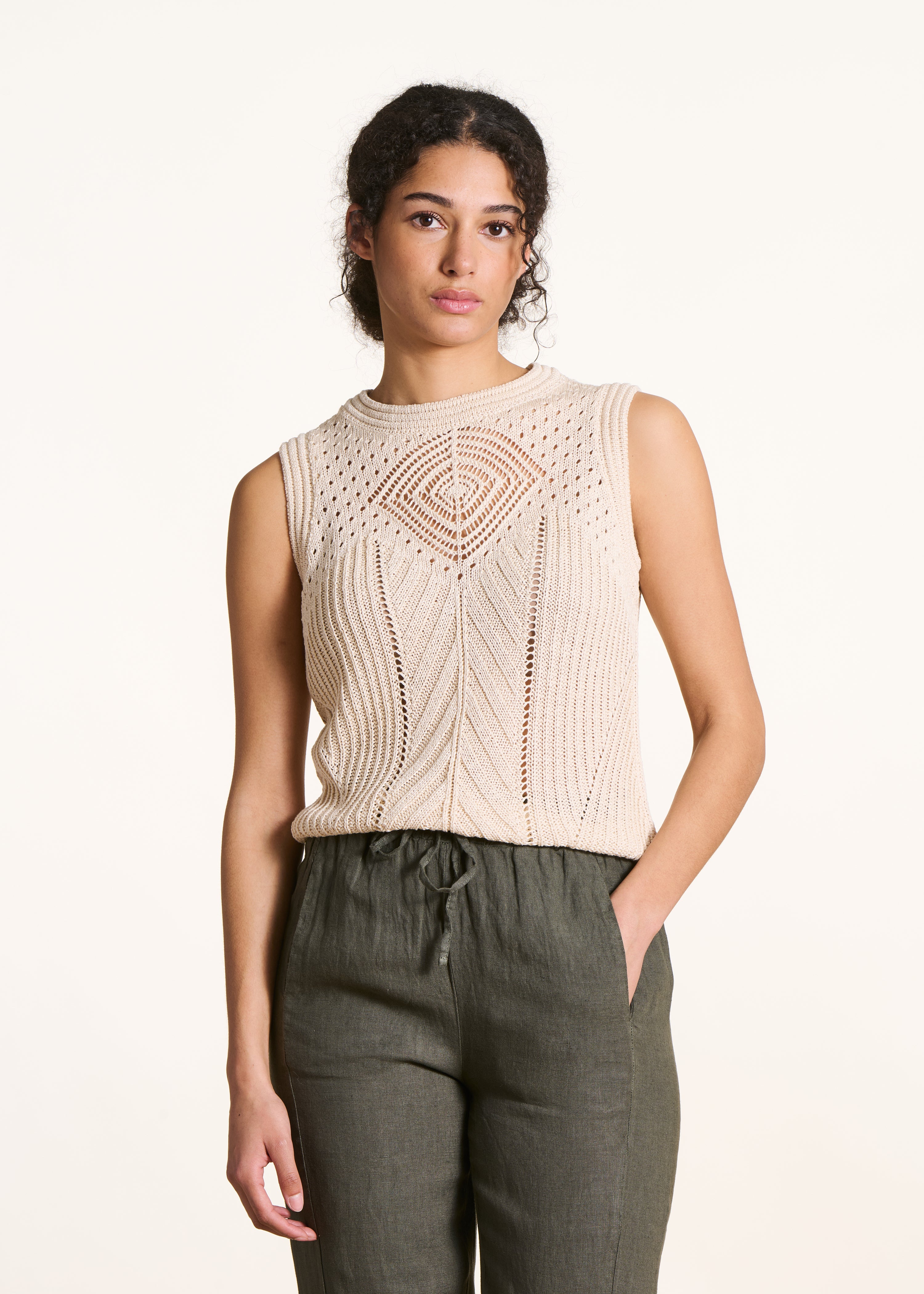 Sleeveless off-white sweater in openwork crochet knit