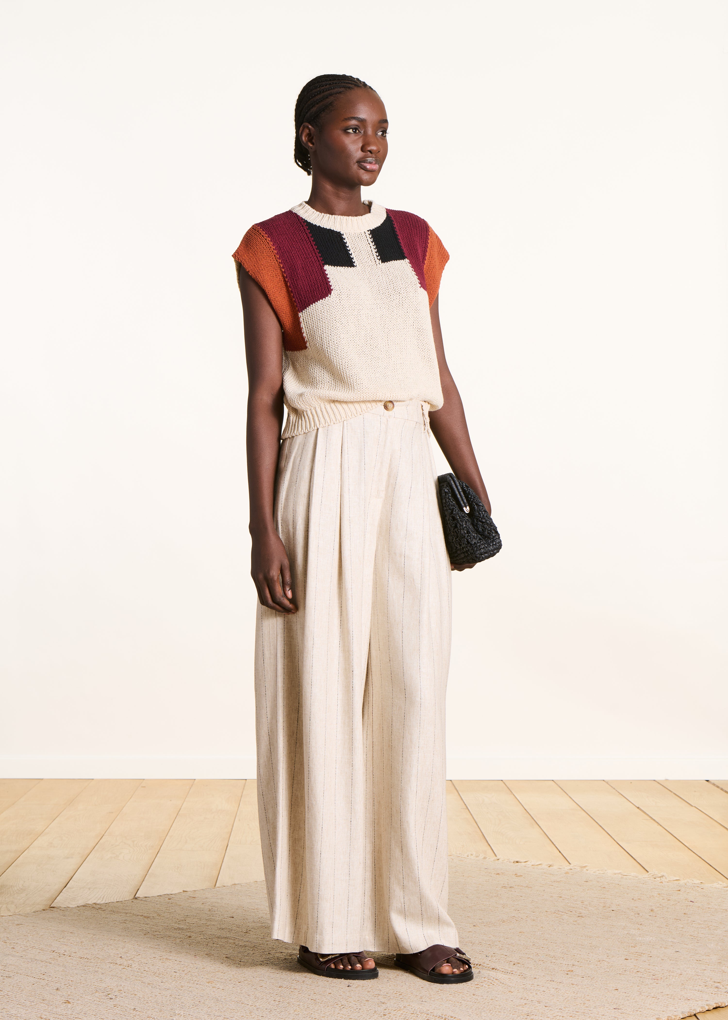 White and brown round neck short sleeve sweater