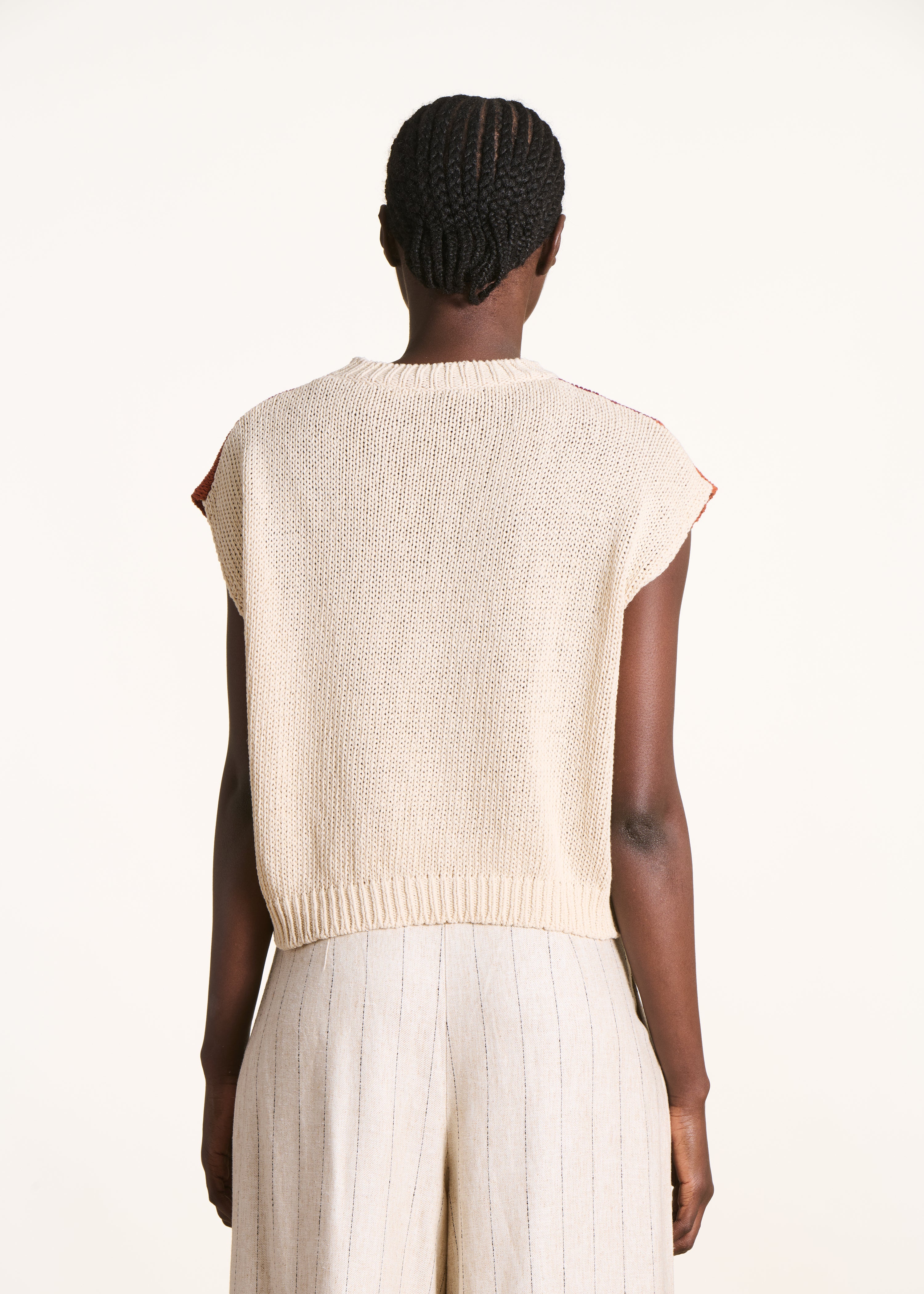 White and brown round neck short sleeve sweater