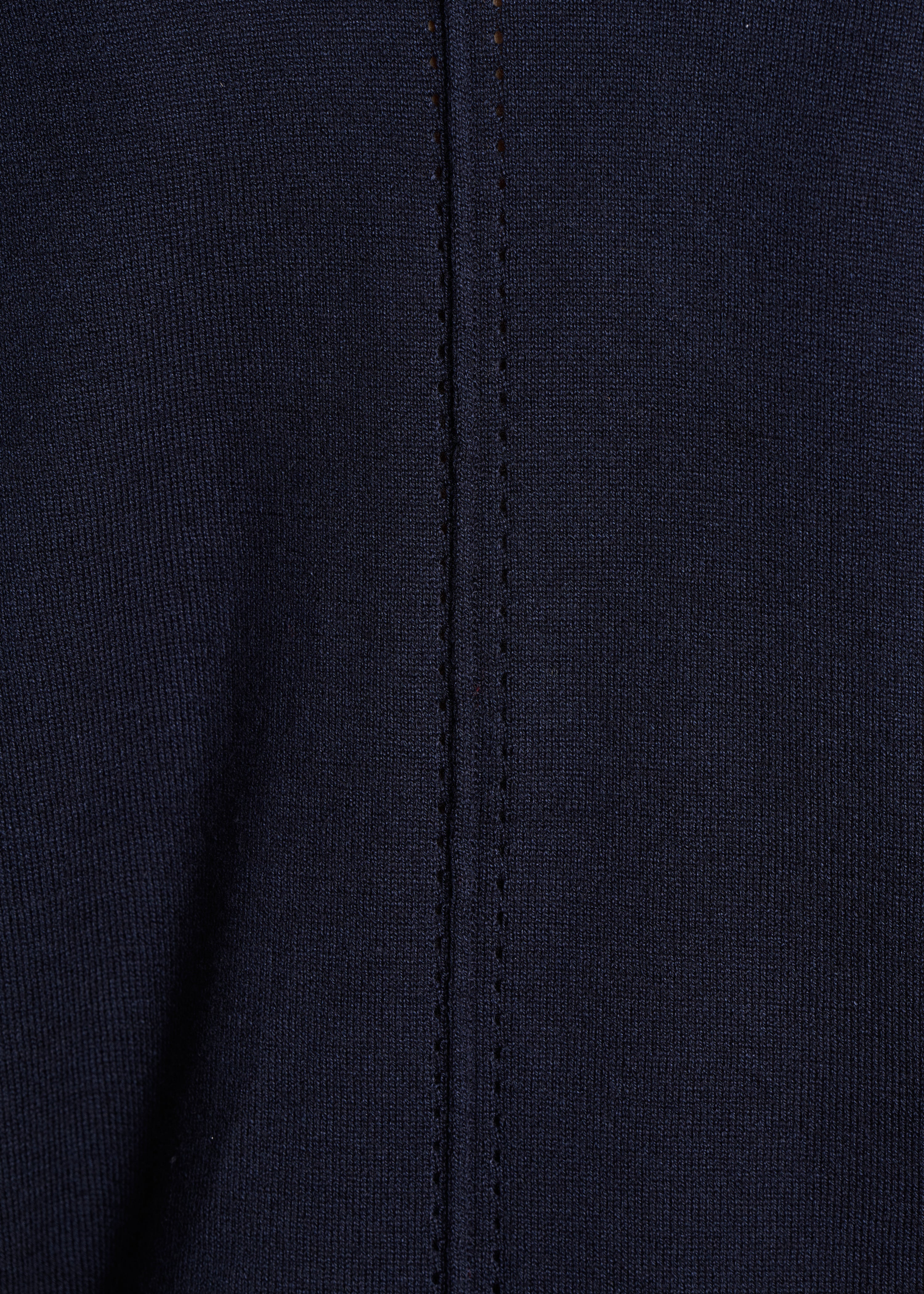 Dunkelblauer Oversize-Pullover aus feinem Strick mit Rundhalsausschnitt