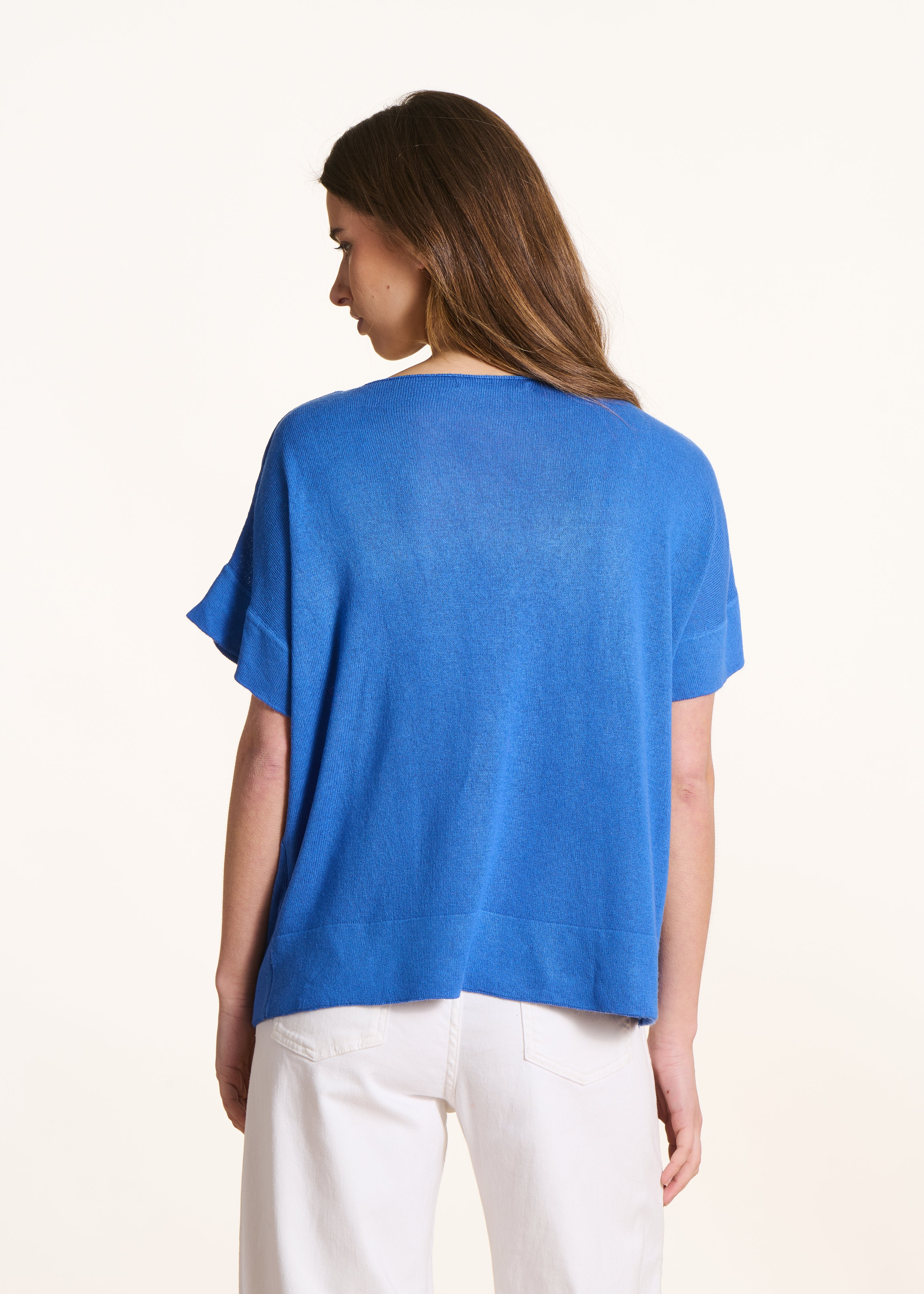Pull en maille fine bleu encolure bateau