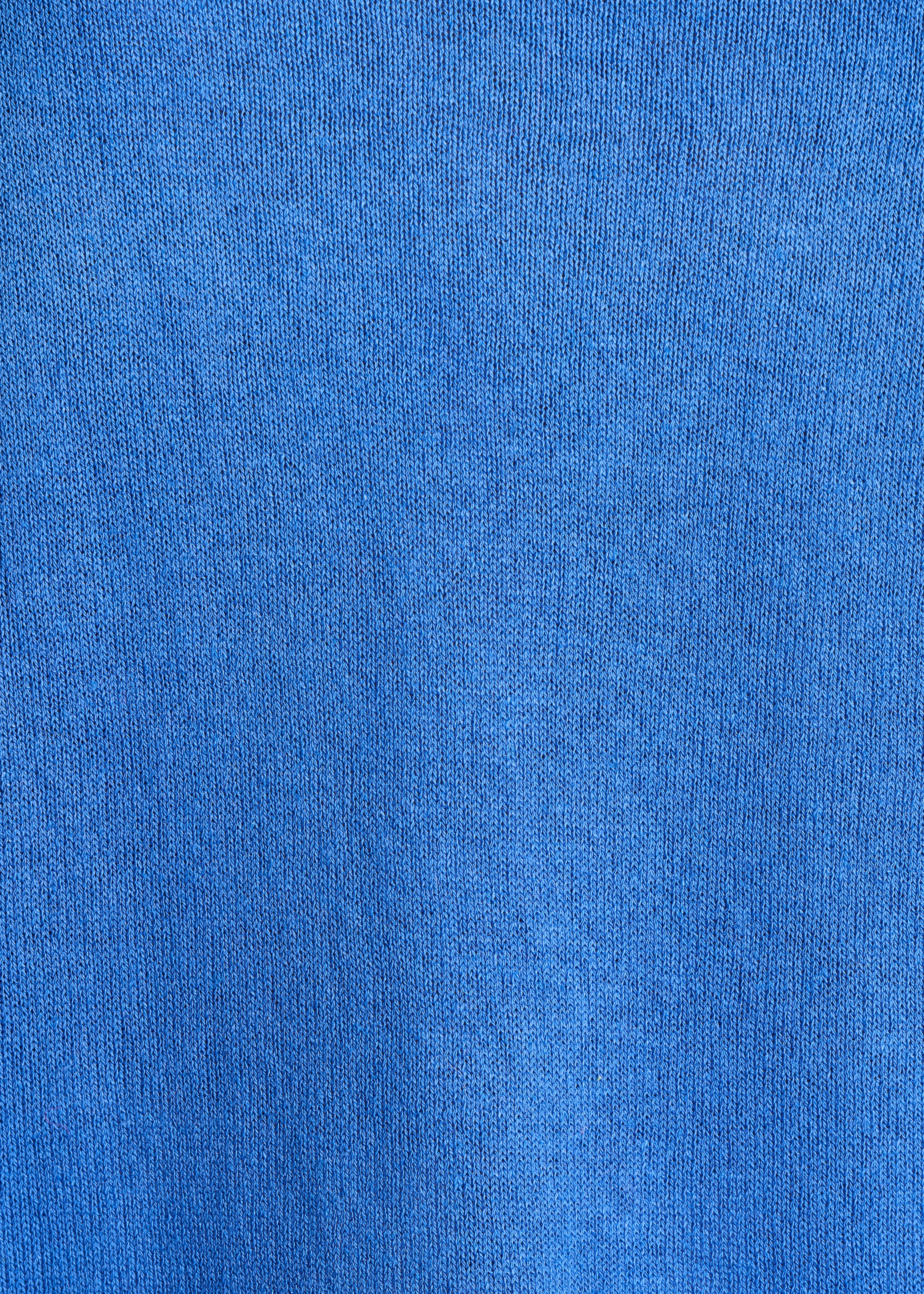 Pull en maille fine bleu encolure bateau