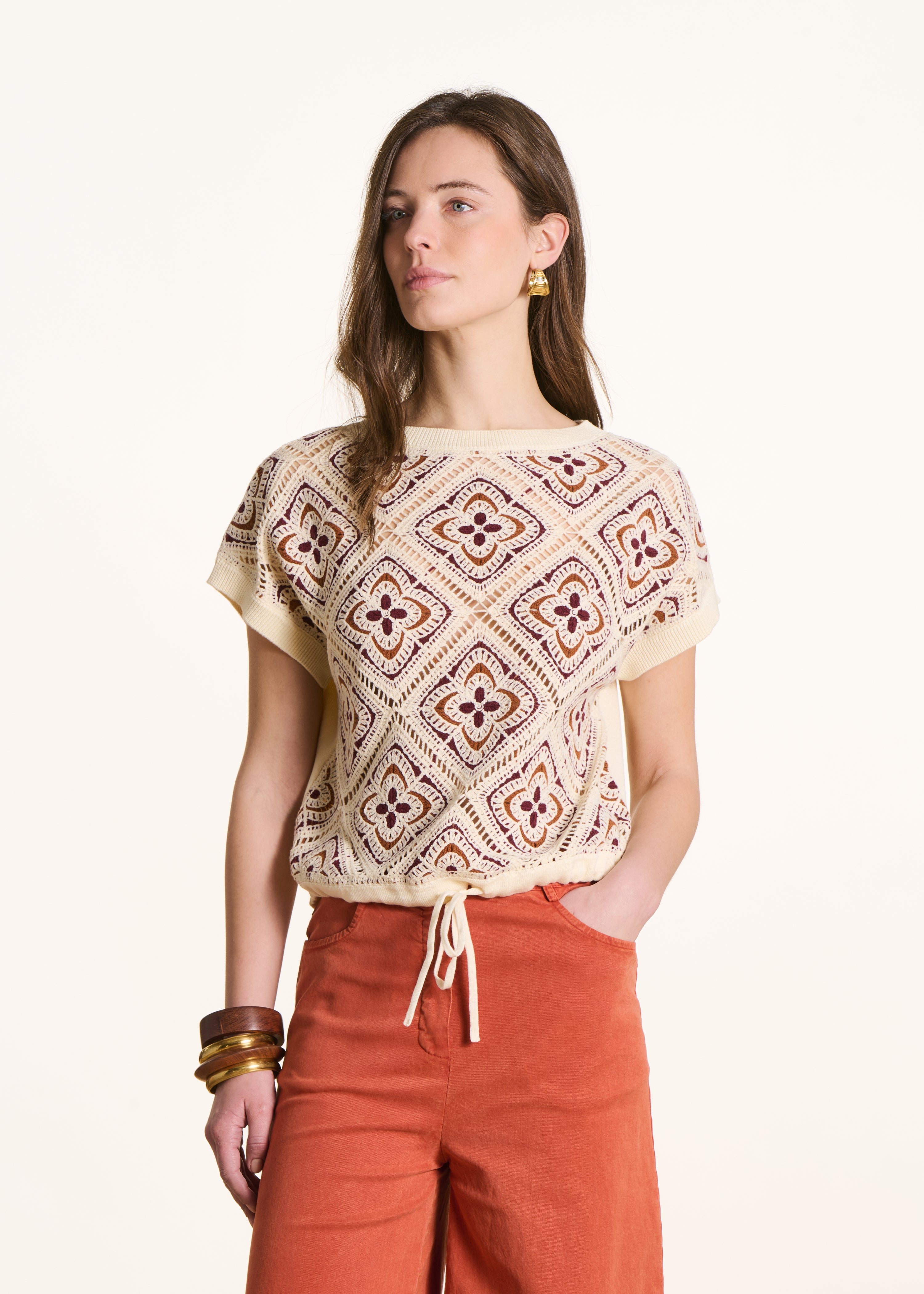 Pull écru manches courtes en maille crochet