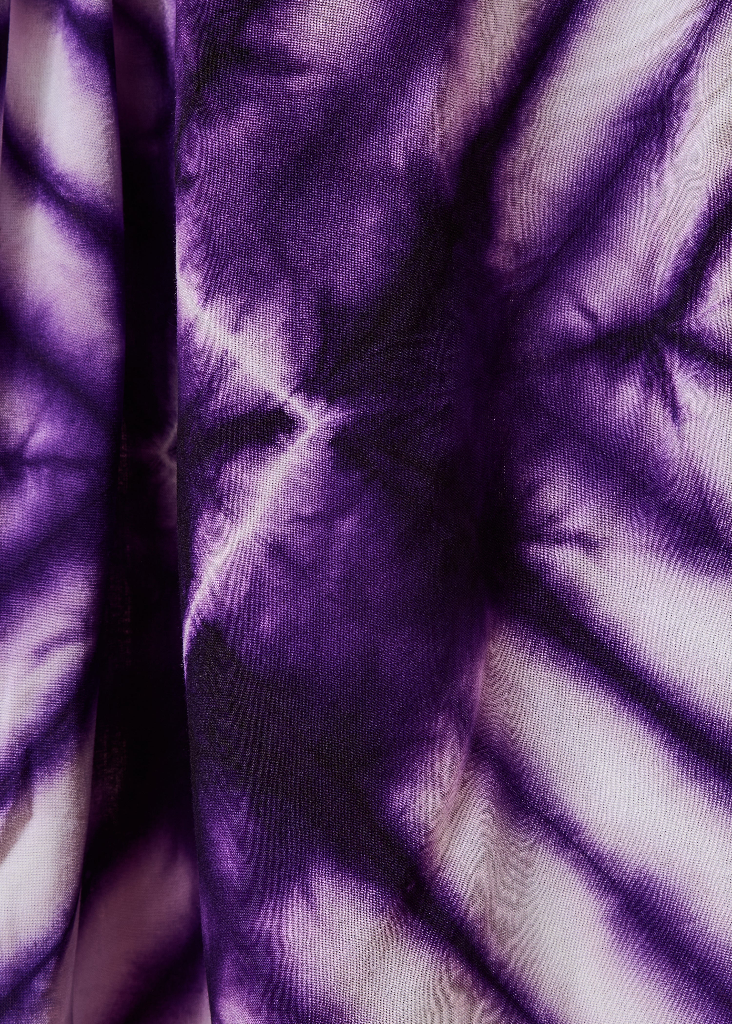 Langes violettes Kleid mit 3/4-Ärmeln und Print