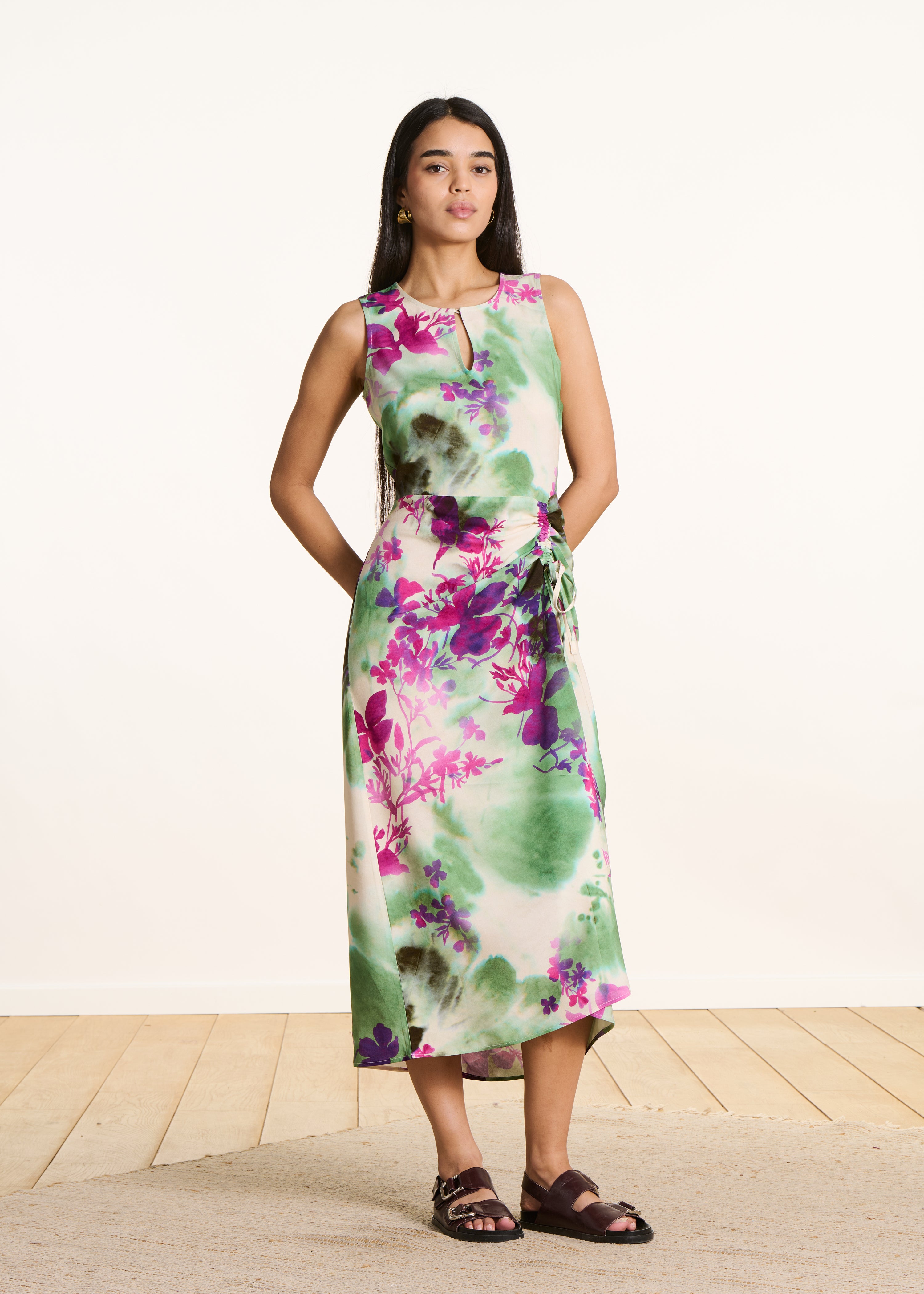 Vestido longo com estampado floral verde e rosa