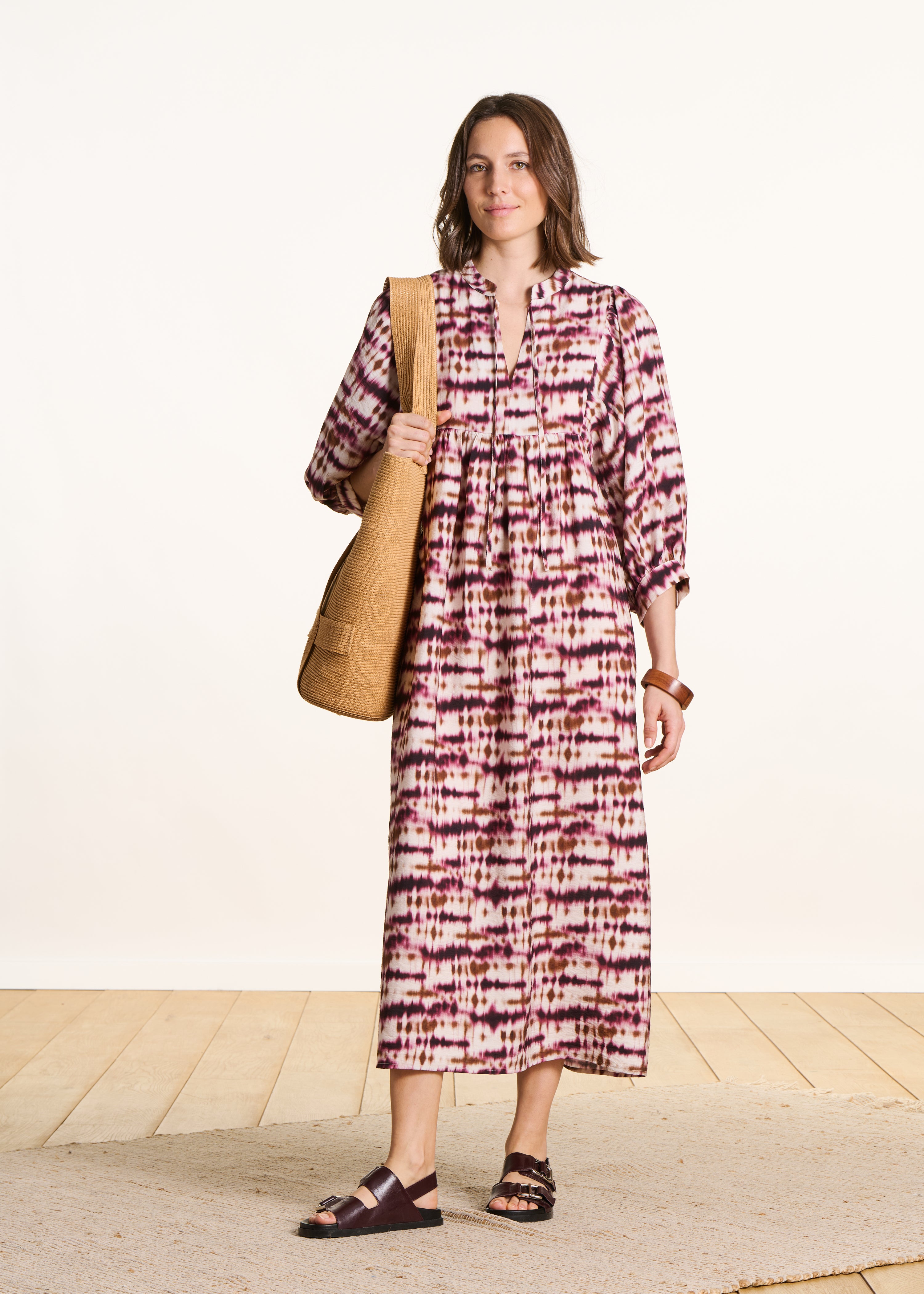 Loose long dress with burgundy tie-dye print