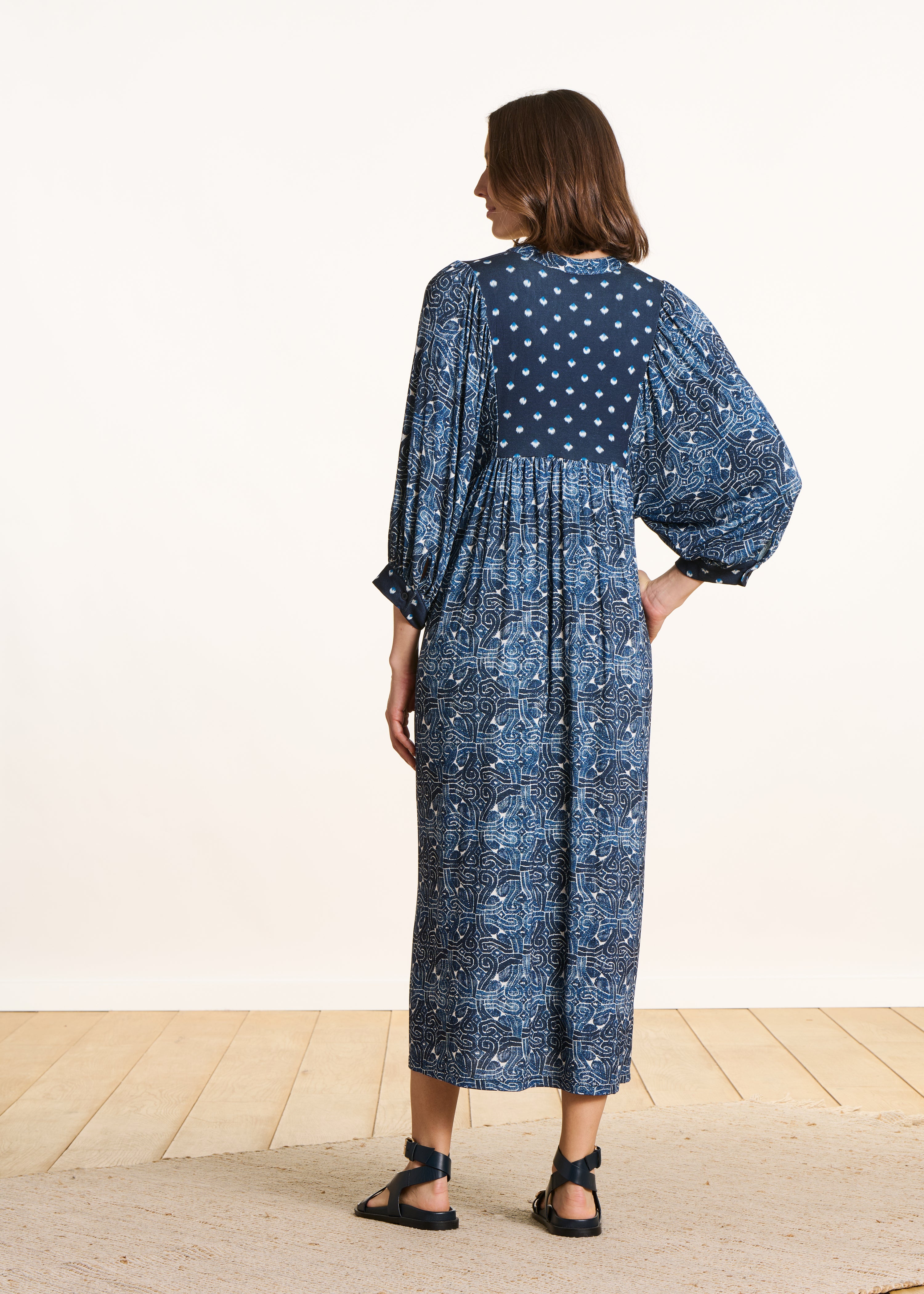 Robe longue ample bleue patchwork d'imprimés