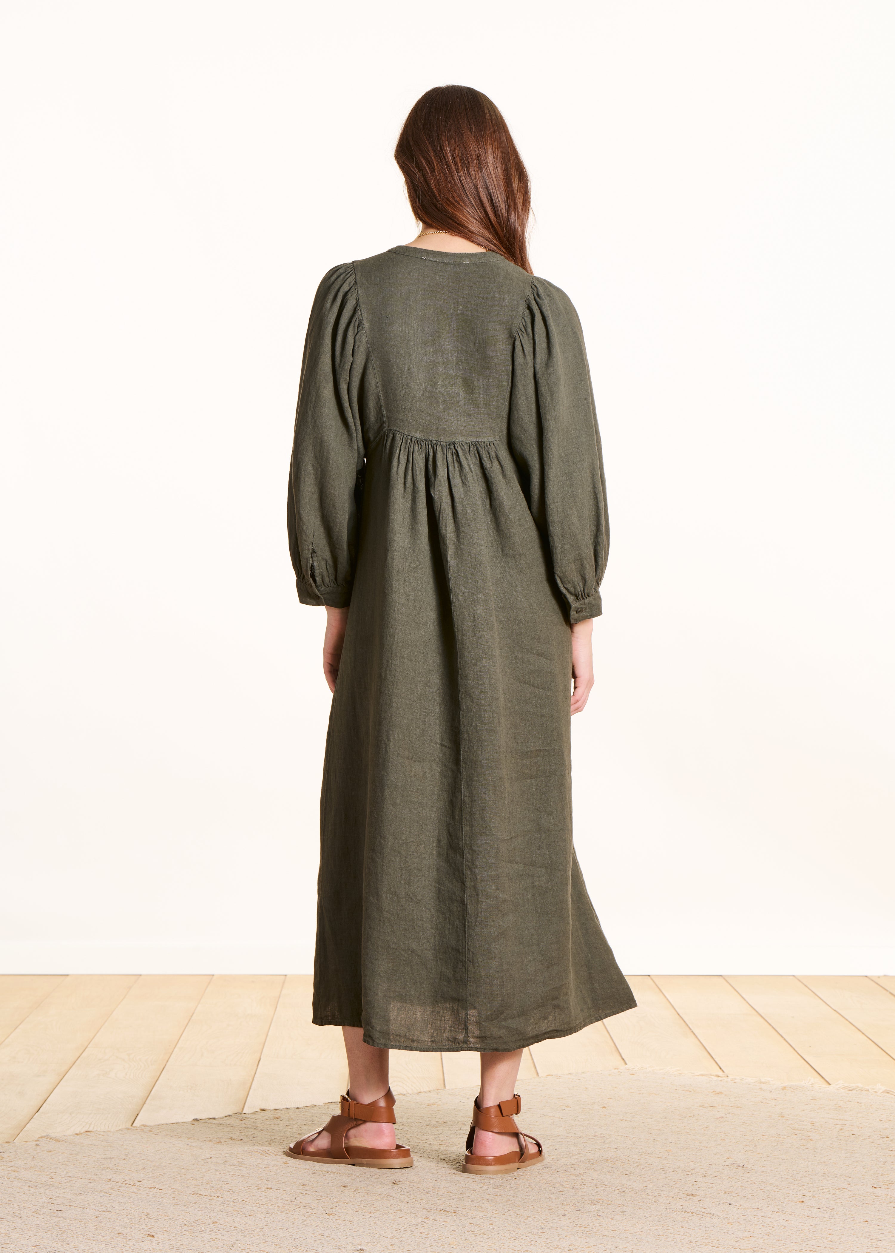 Robe longue kaki en lin à manches longues