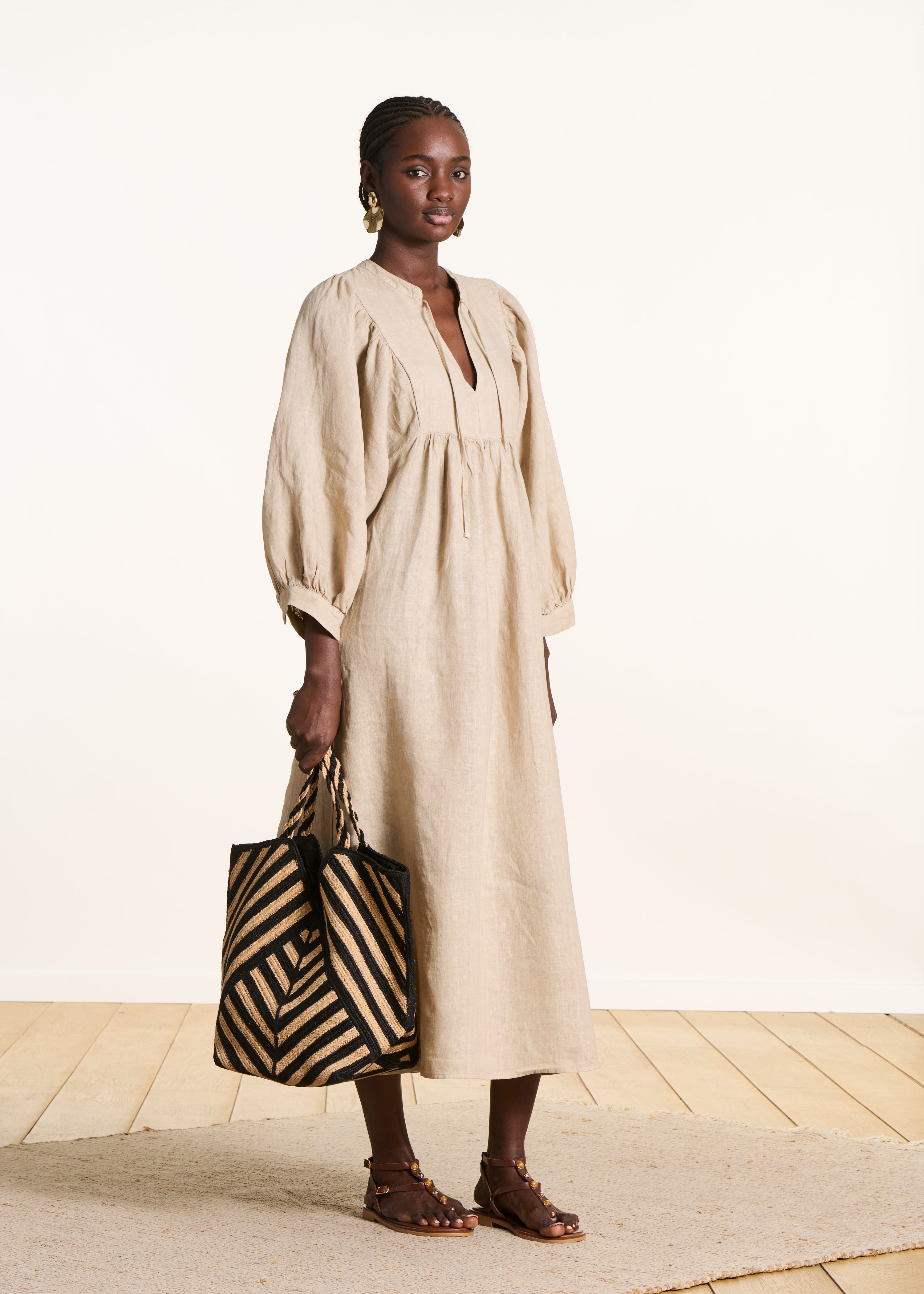 Robe longue beige en lin à manches longues