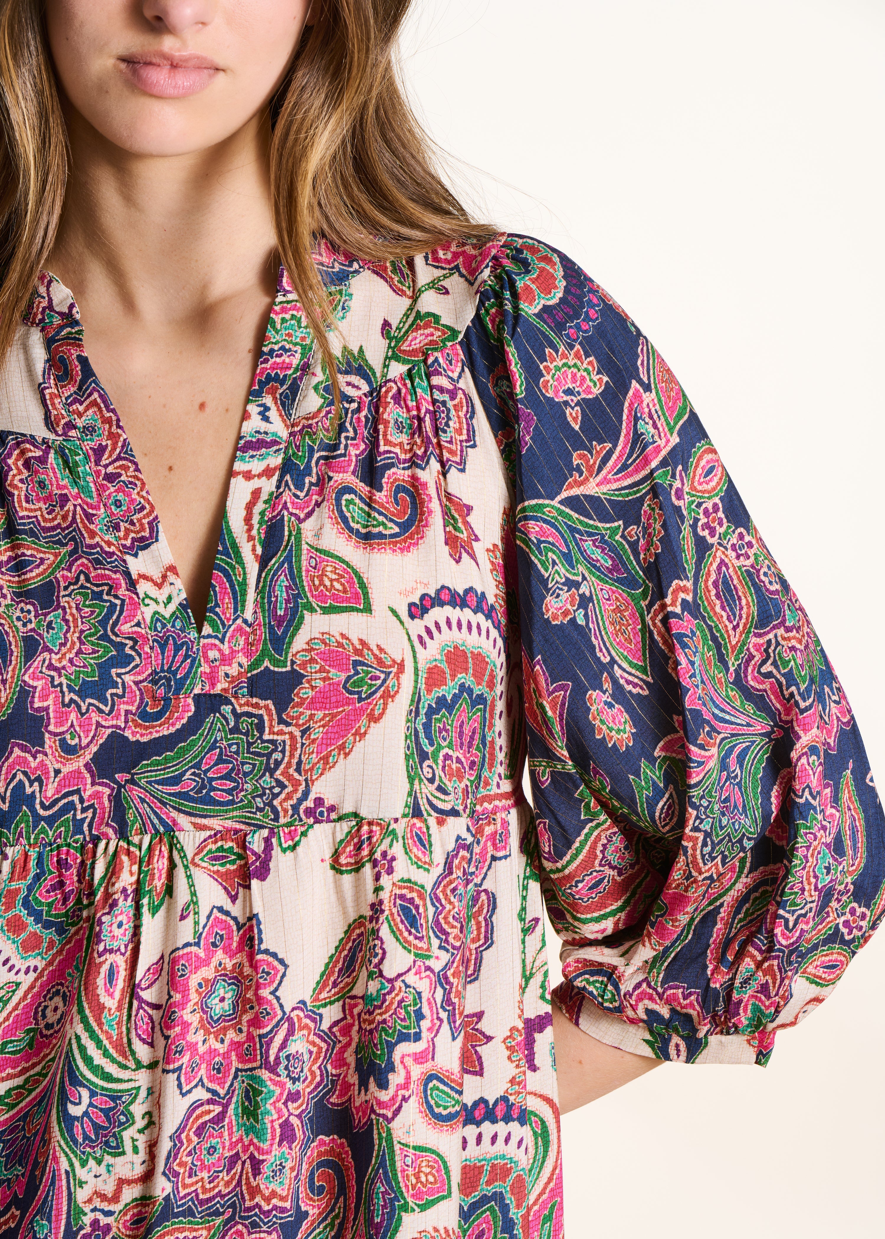 Robe longue rose et bleu imprimée à volant manches 3/4