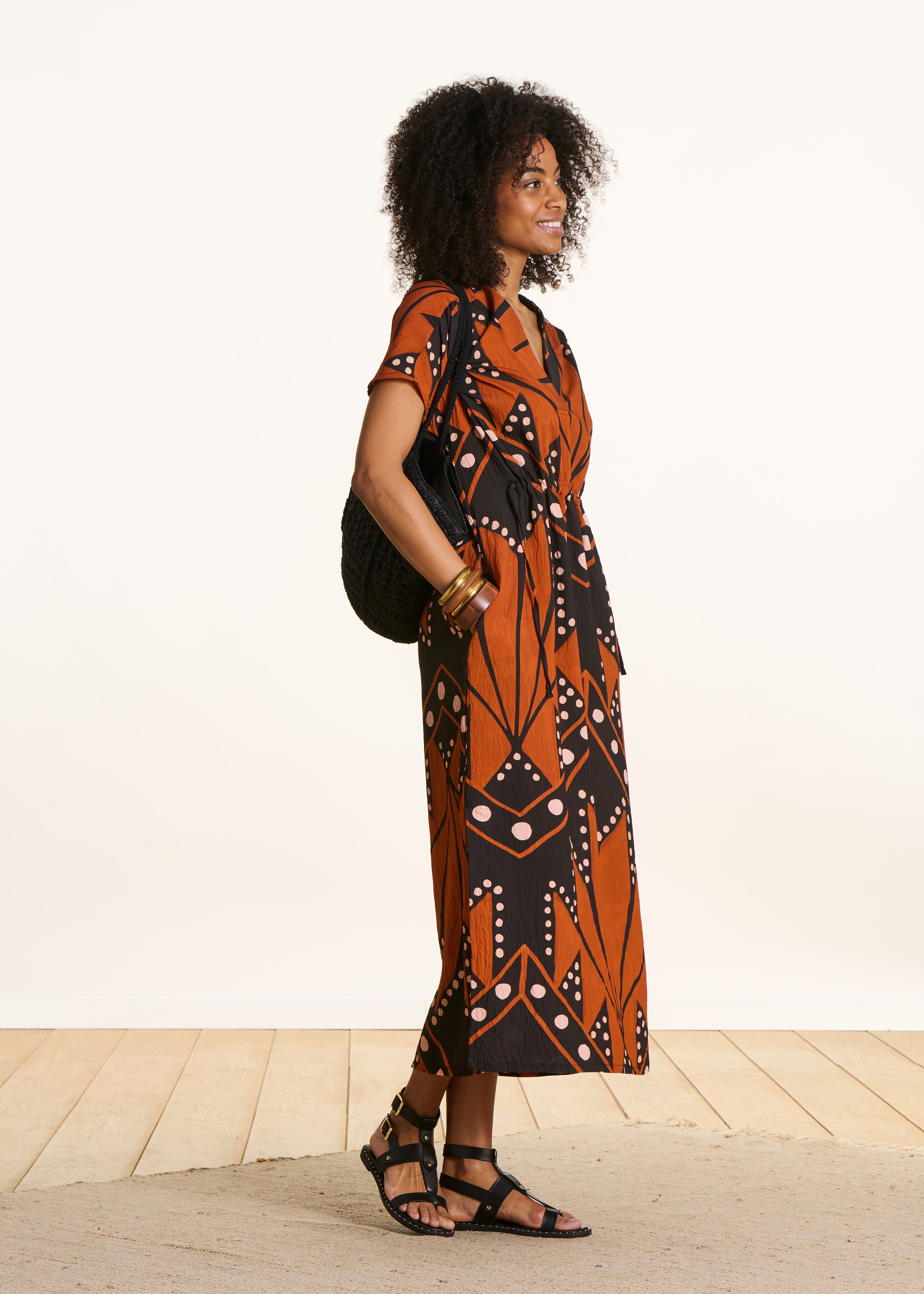 Long dress with V-neck and black and orange print