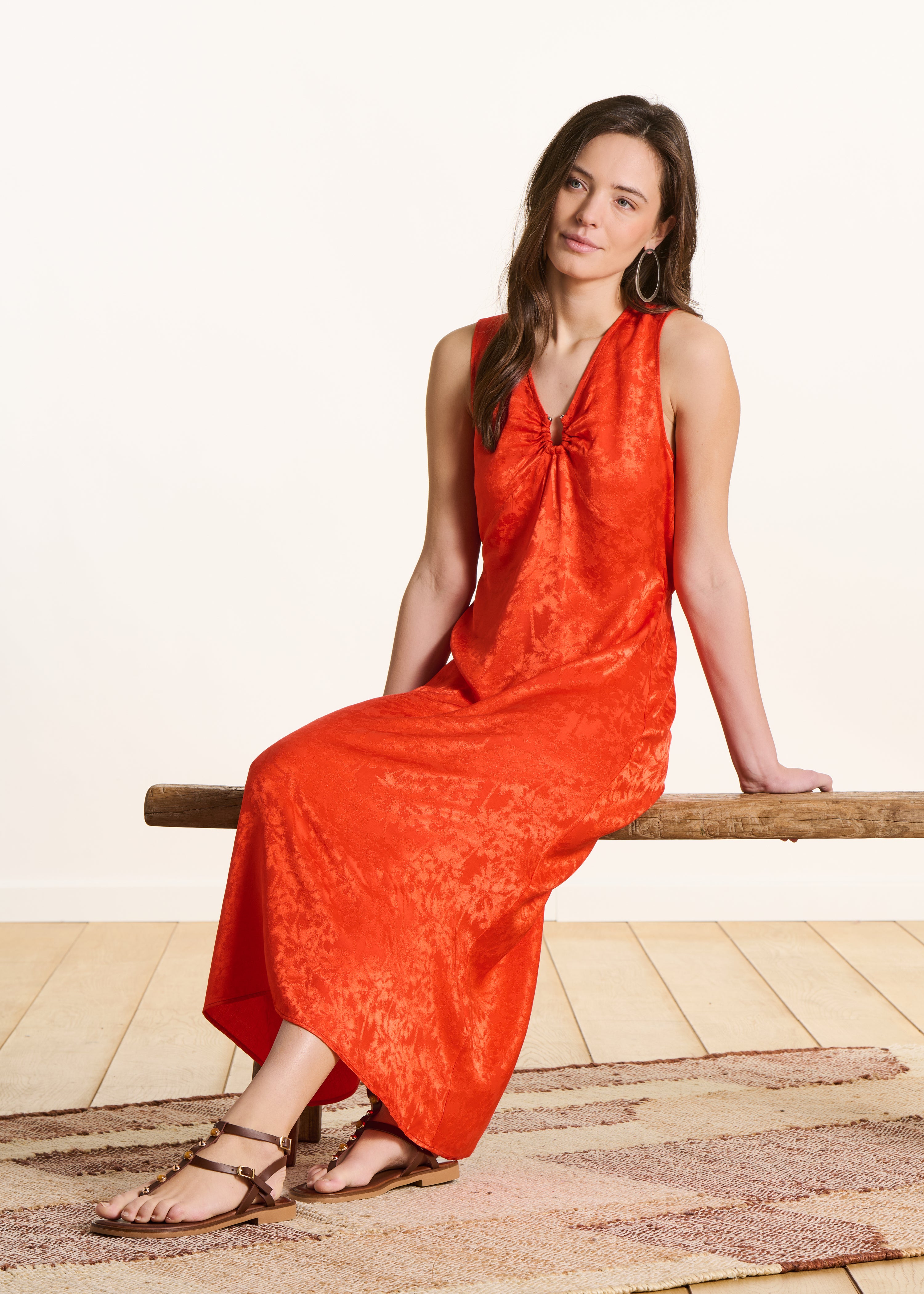 Vestido largo fluido naranja en jacquard