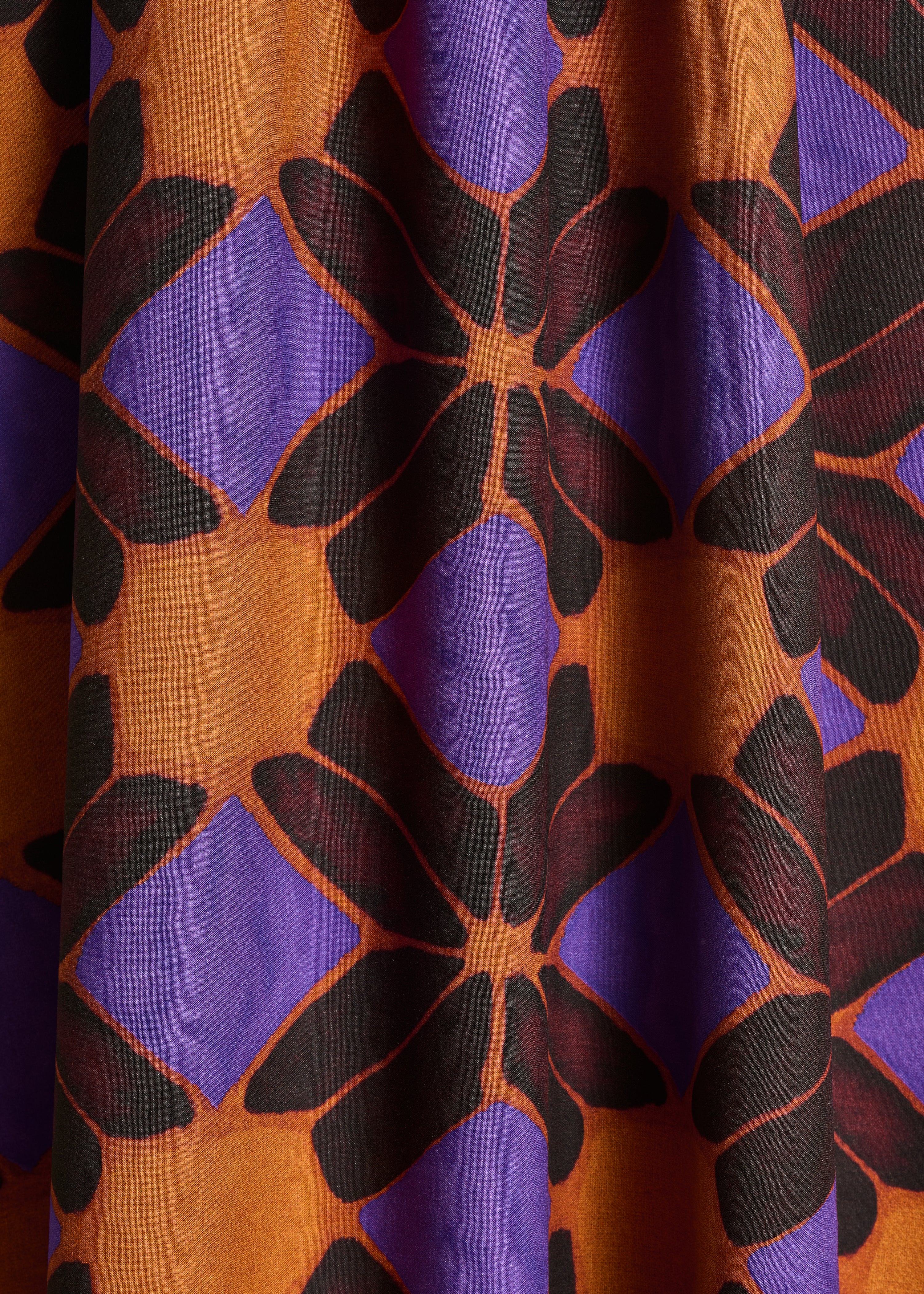 Mouwloze lange jurk met oranje en paarse print
