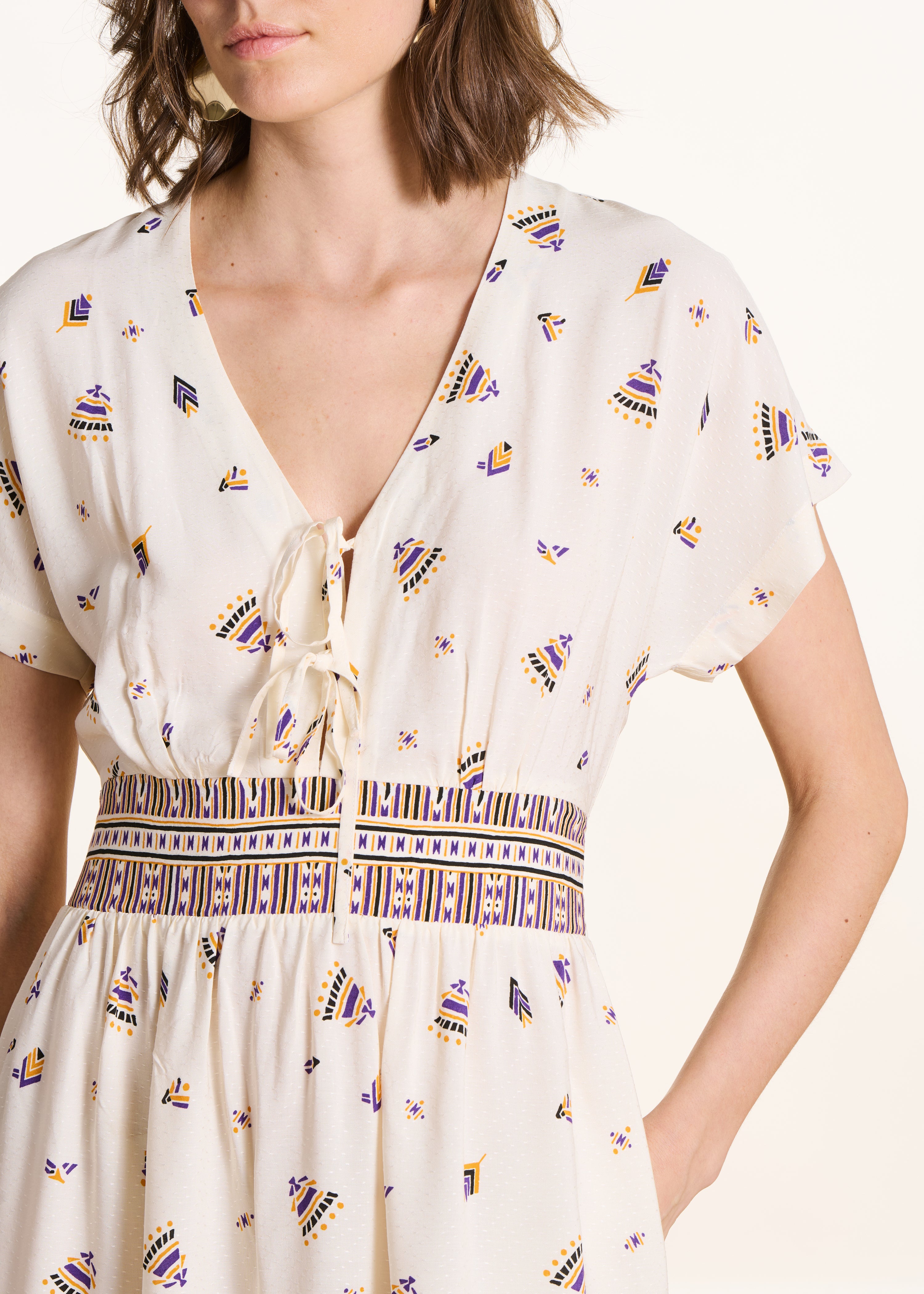 Long off-white dress with V-neck print