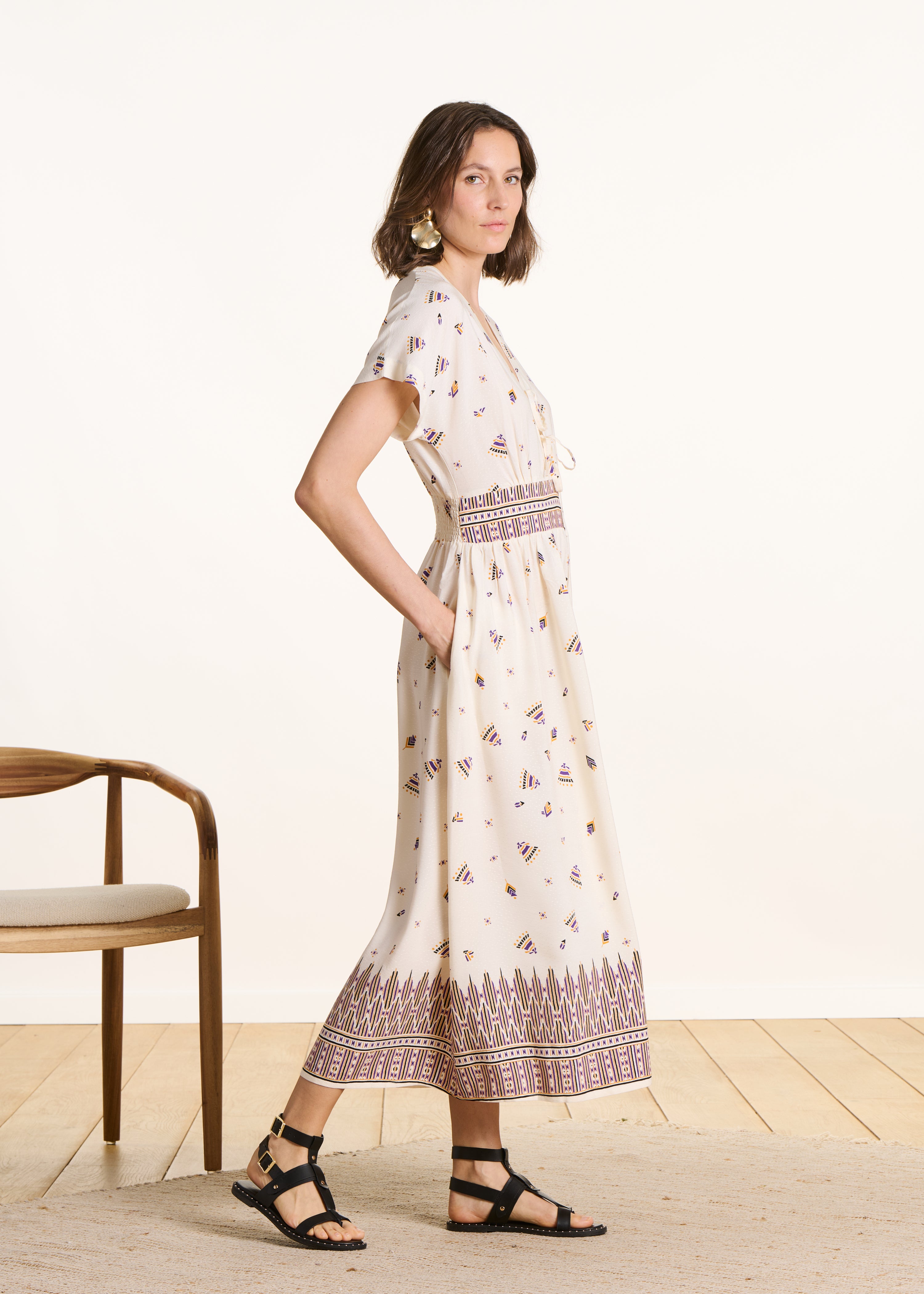 Long off-white dress with V-neck print