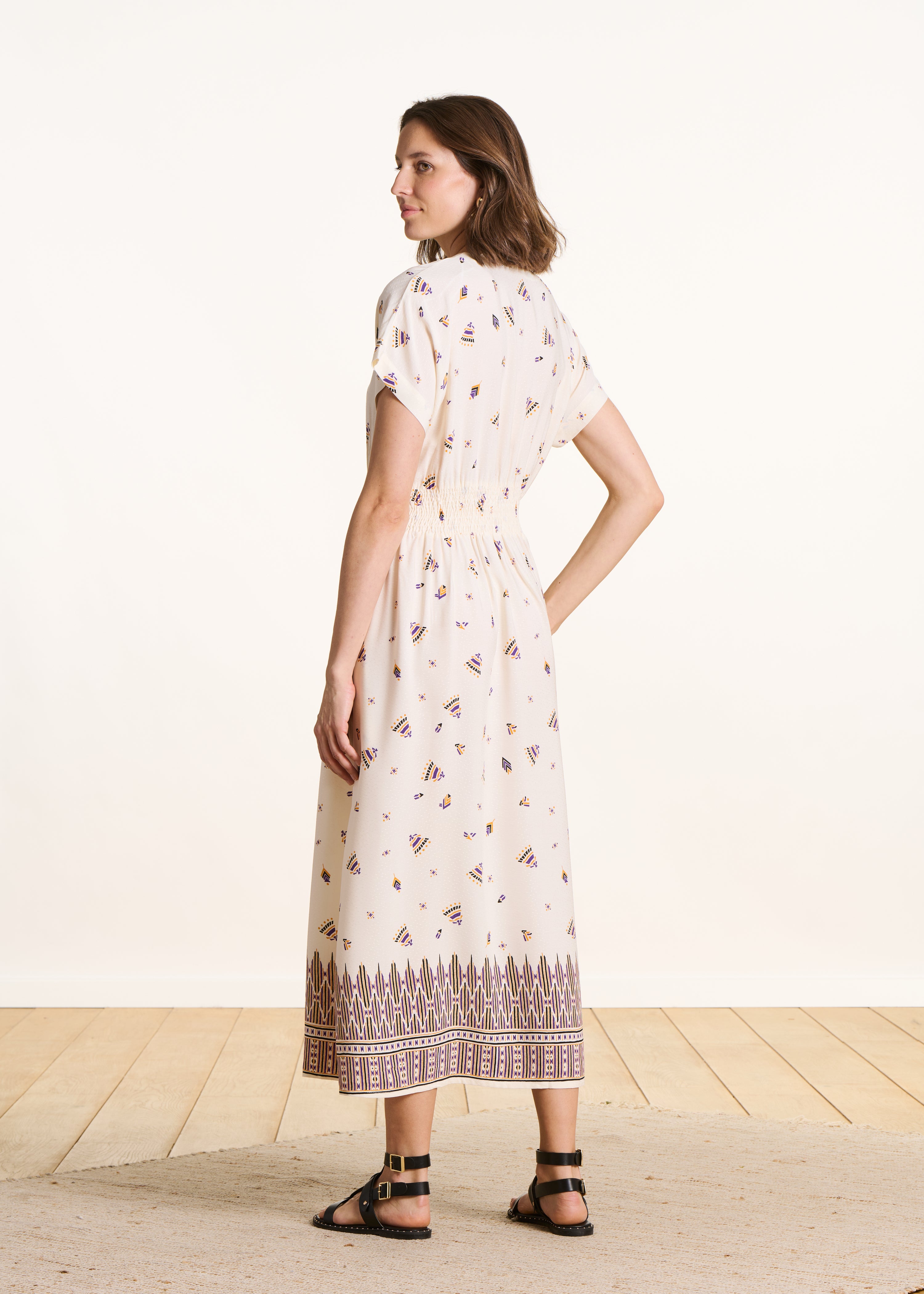 Long off-white dress with V-neck print
