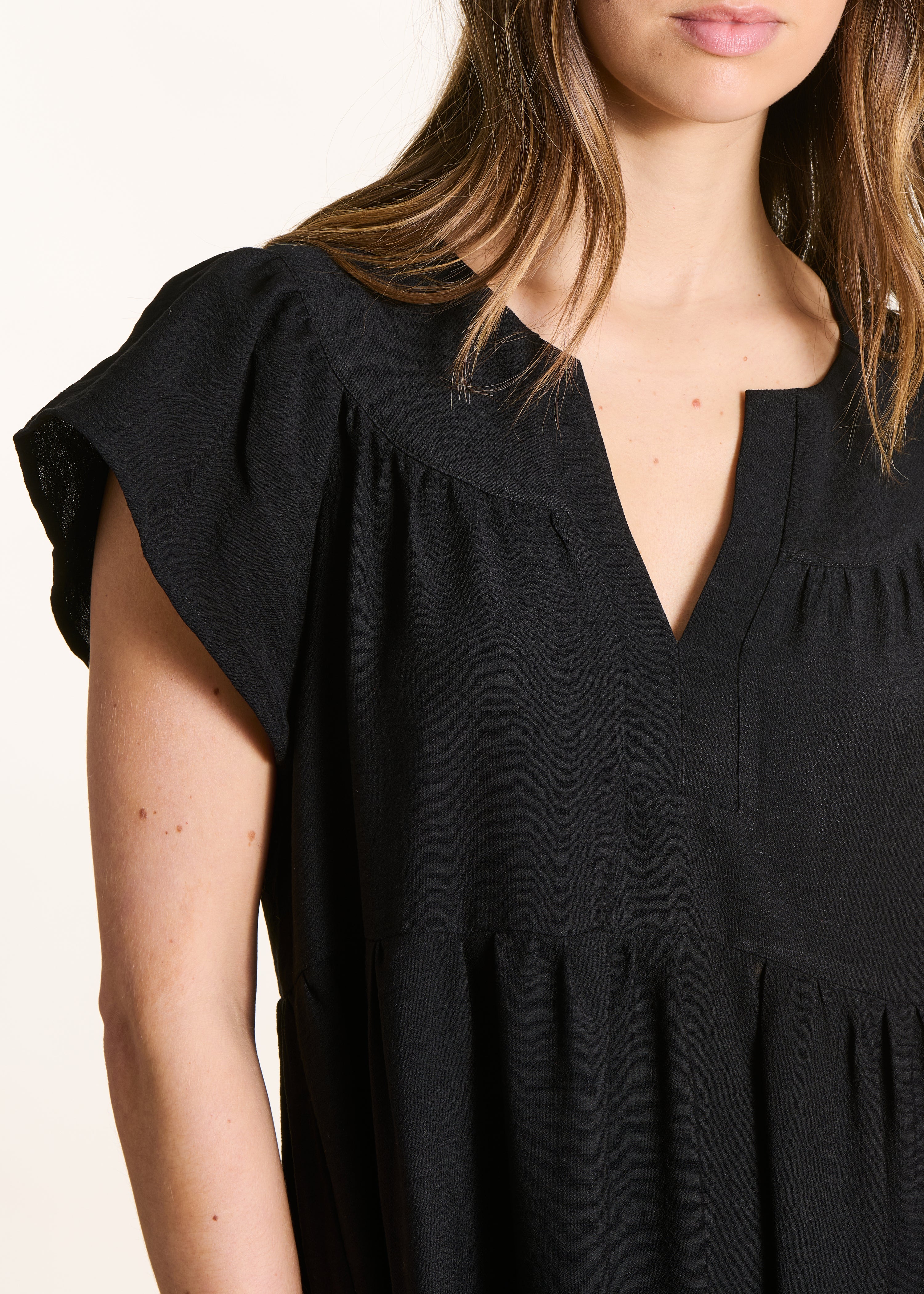 Robe longue noire en jacquard manches courtes