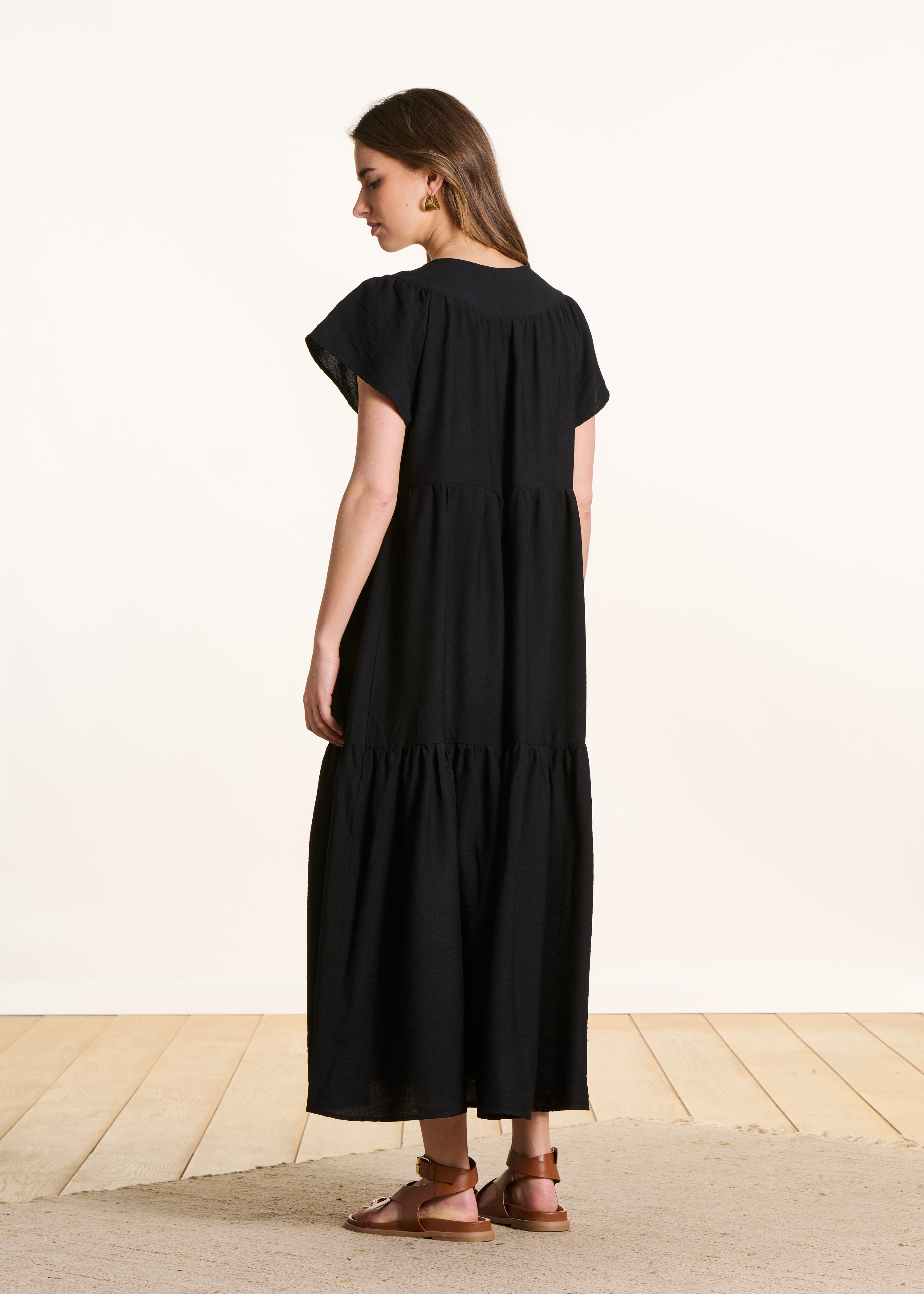 Robe longue noire en jacquard manches courtes